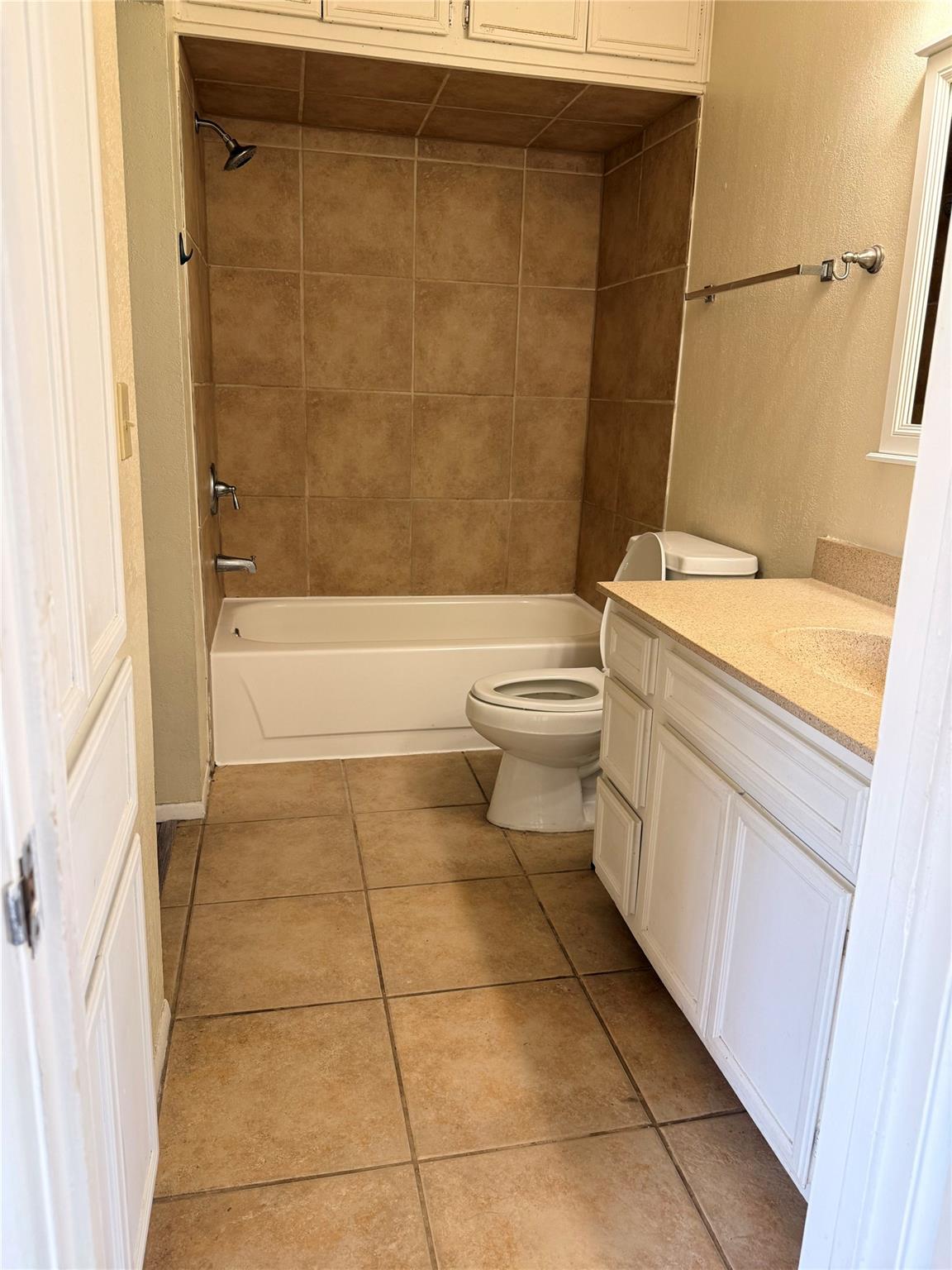 5931 Limmer Loop, Hutto, TX 78634