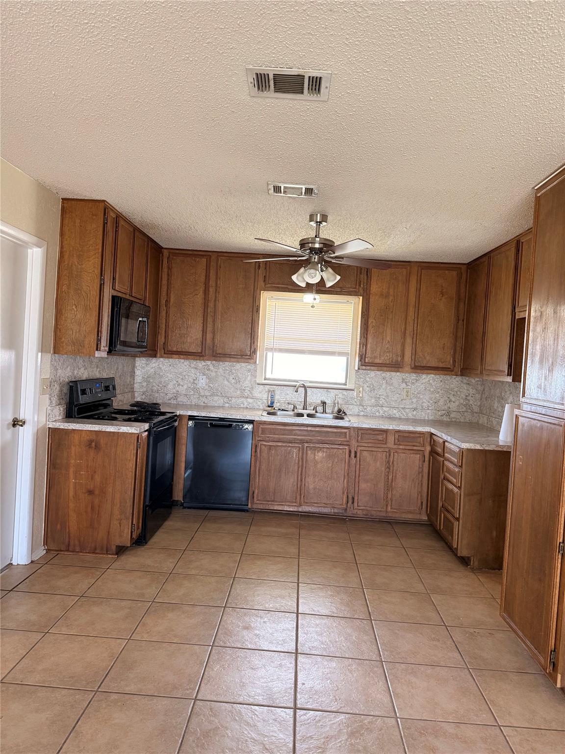 5931 Limmer Loop, Hutto, TX 78634