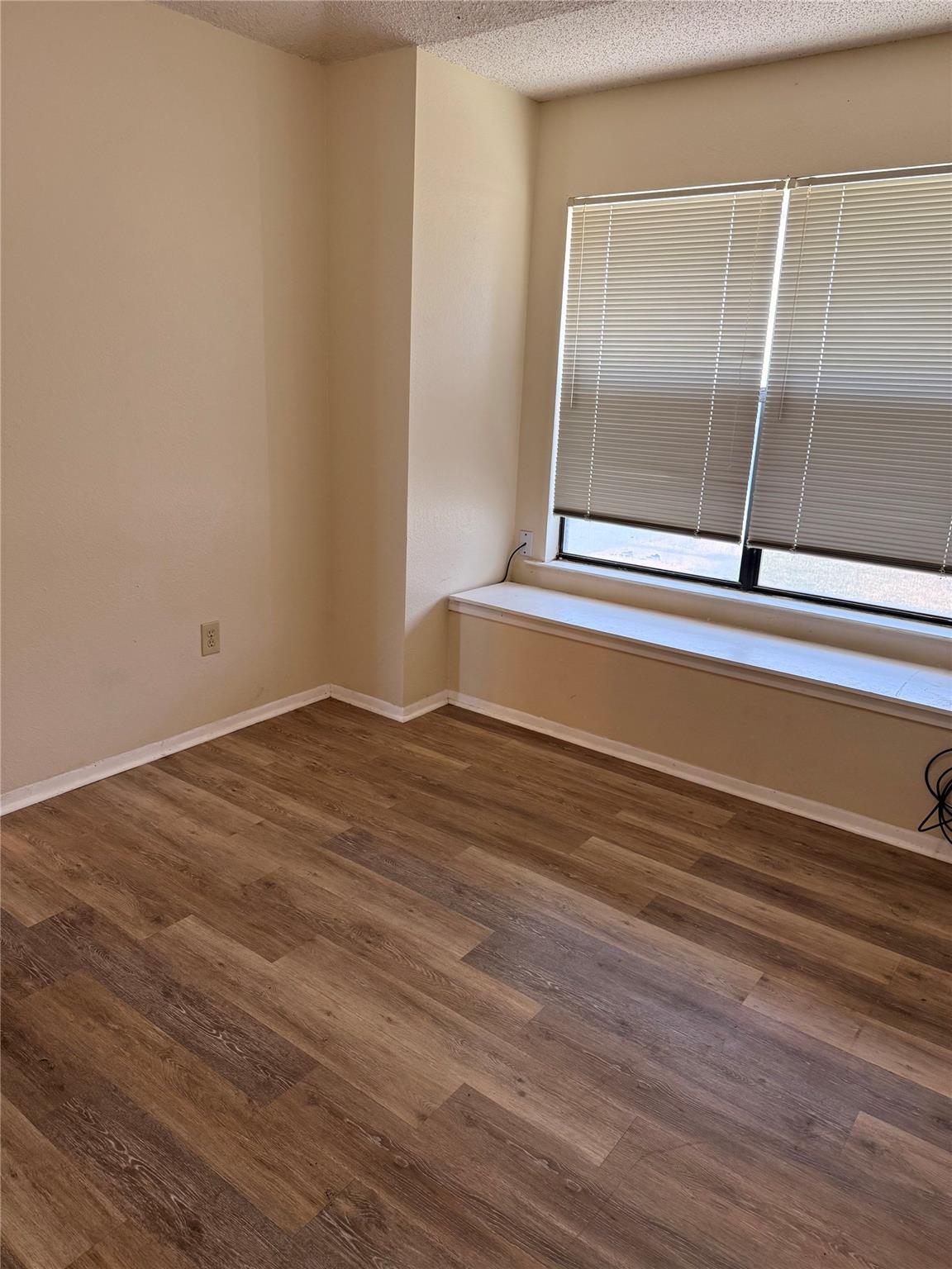 5931 Limmer Loop, Hutto, TX 78634