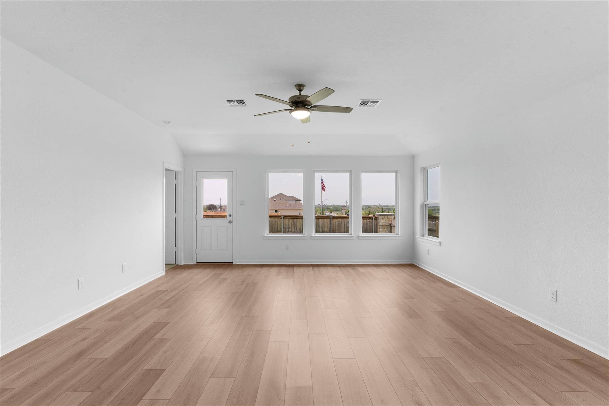 13701 Tucker Hedge Pass, Elgin, TX 78621