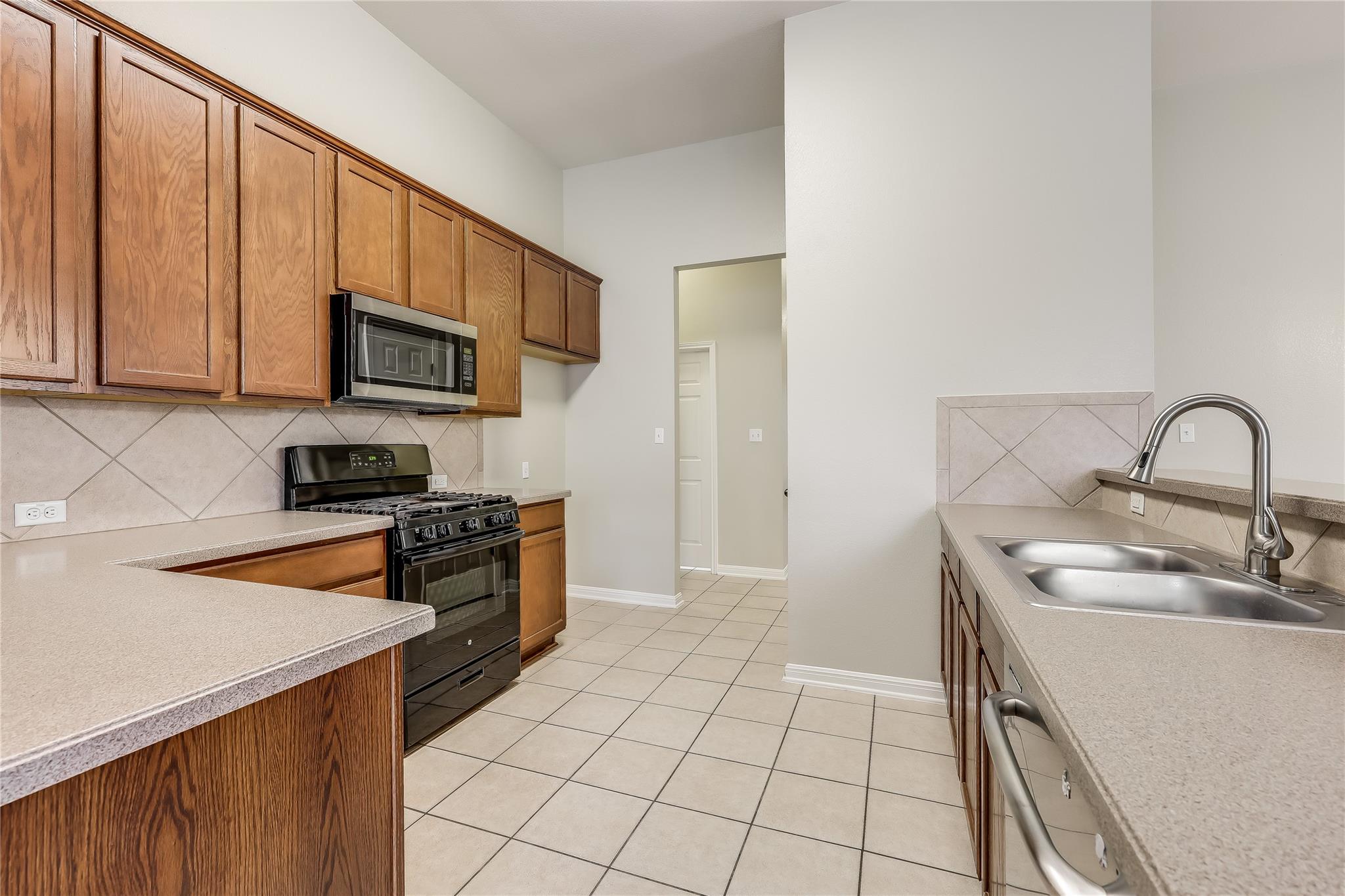 2120 Granite Hill Dr, Leander, TX 78641