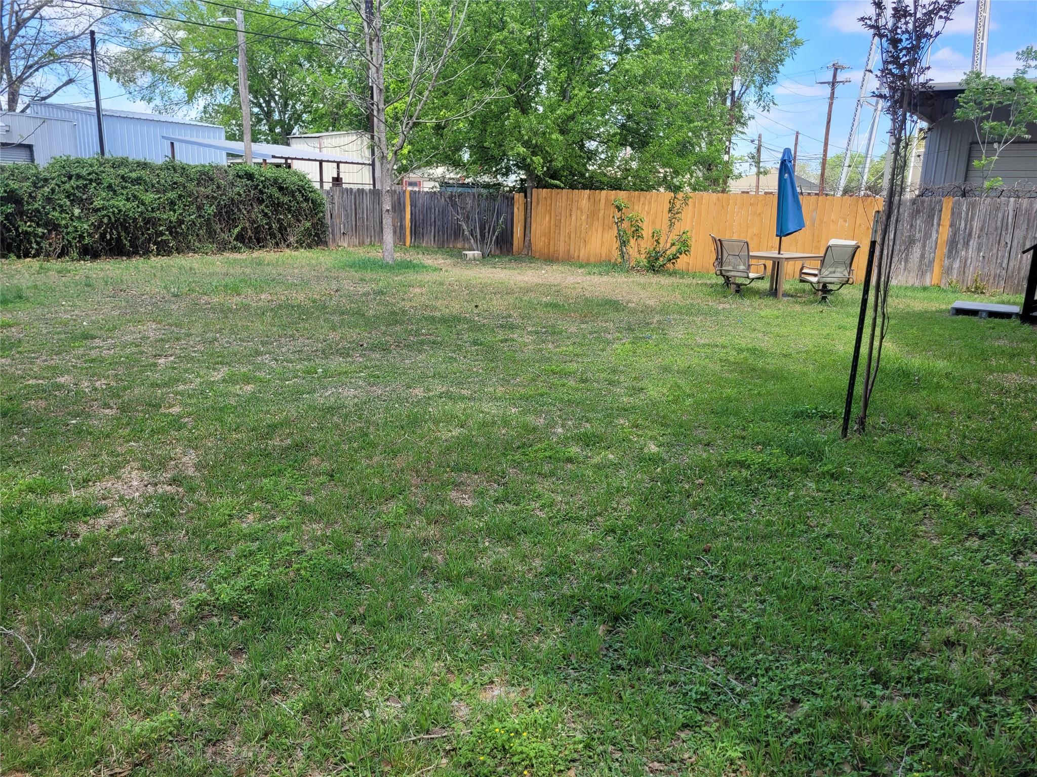 403 Fawcett St, Smithville, TX 78957