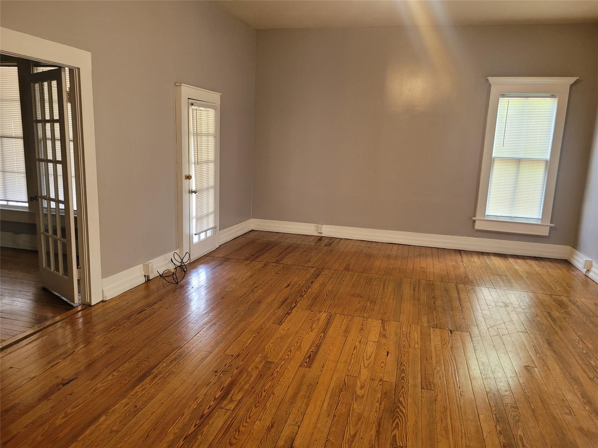 403 Fawcett St, Smithville, TX 78957