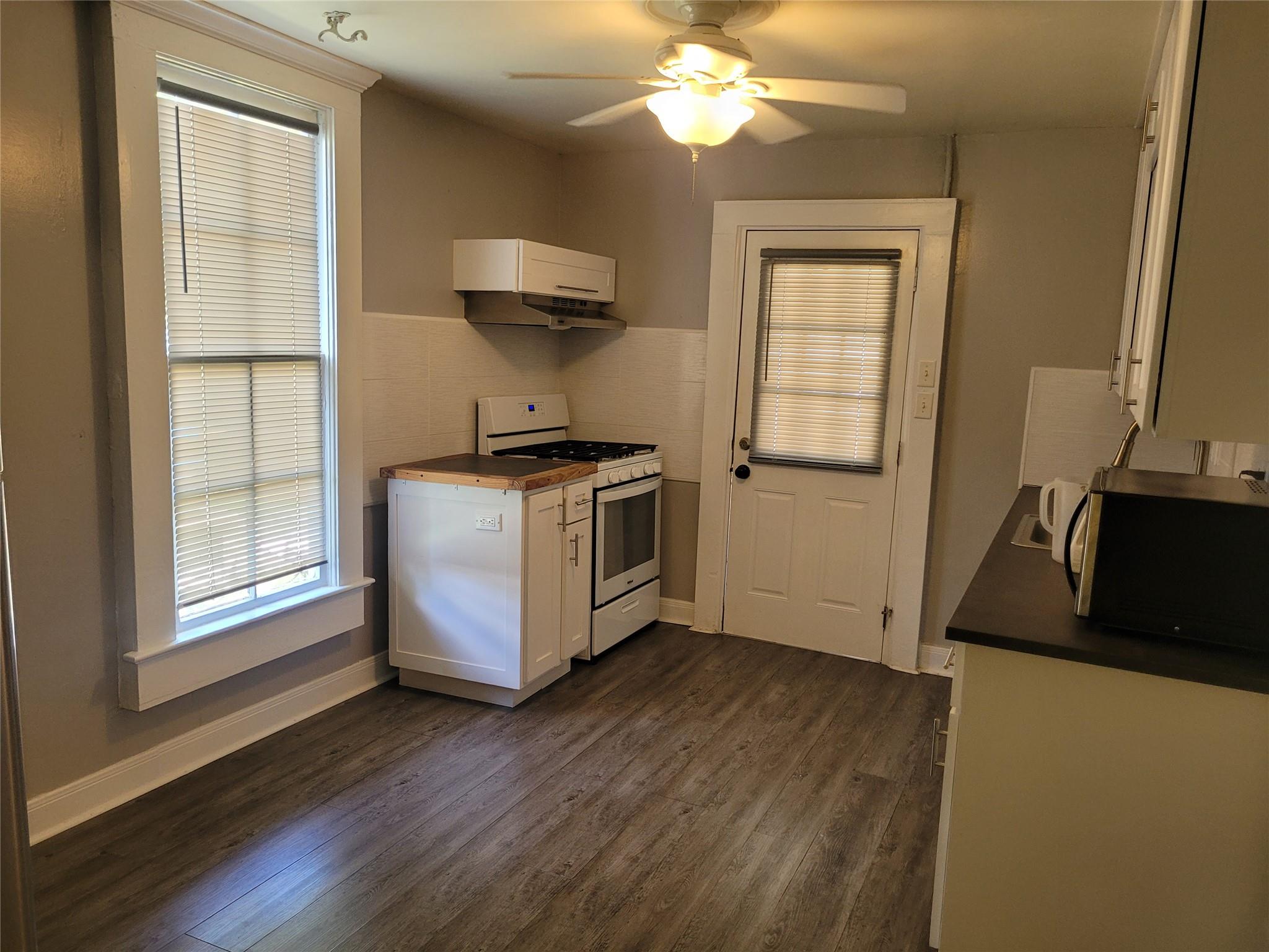 403 Fawcett St, Smithville, TX 78957