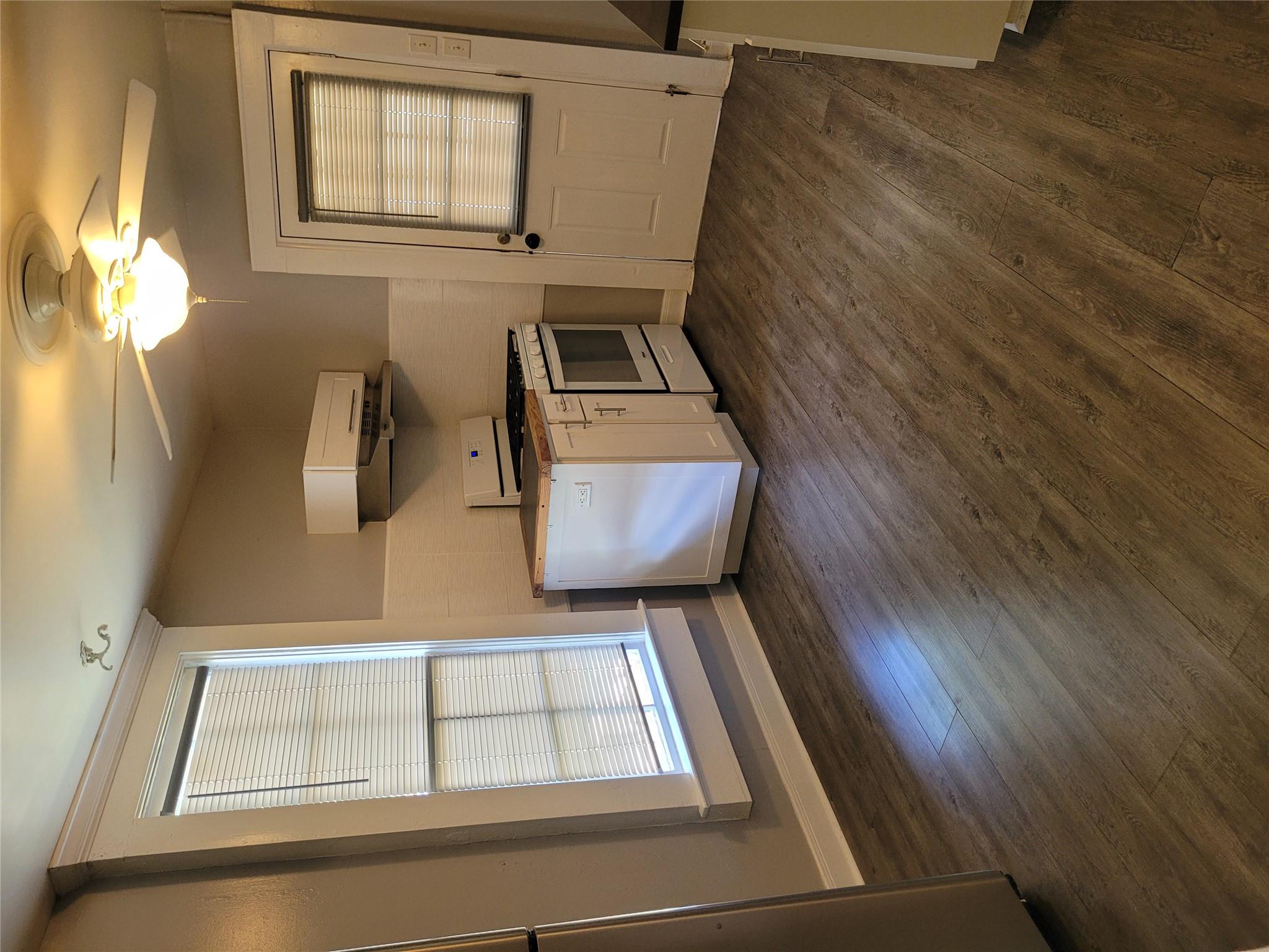 403 Fawcett St, Smithville, TX 78957