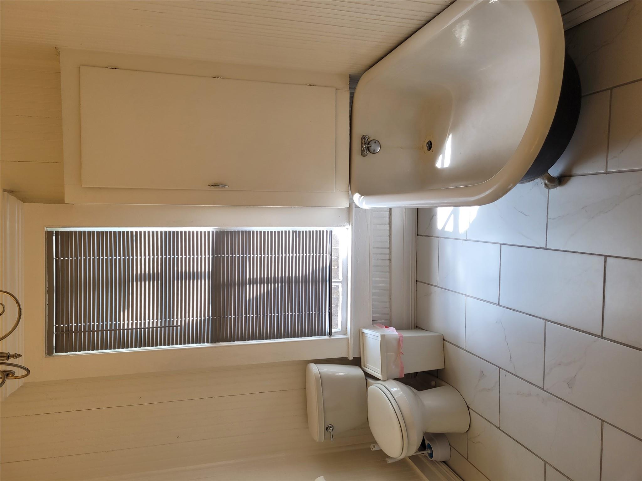 403 Fawcett St, Smithville, TX 78957