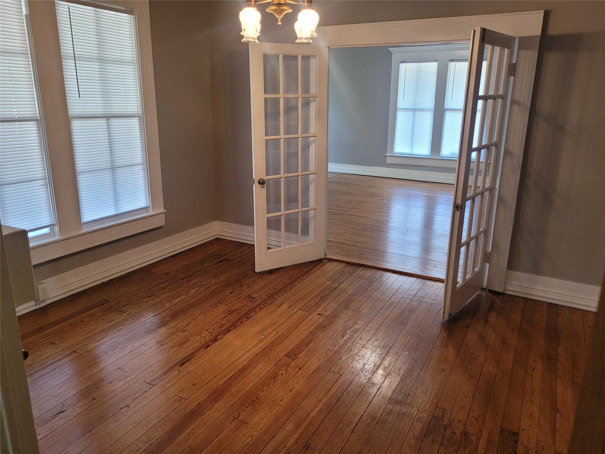 403 Fawcett St, Smithville, TX 78957