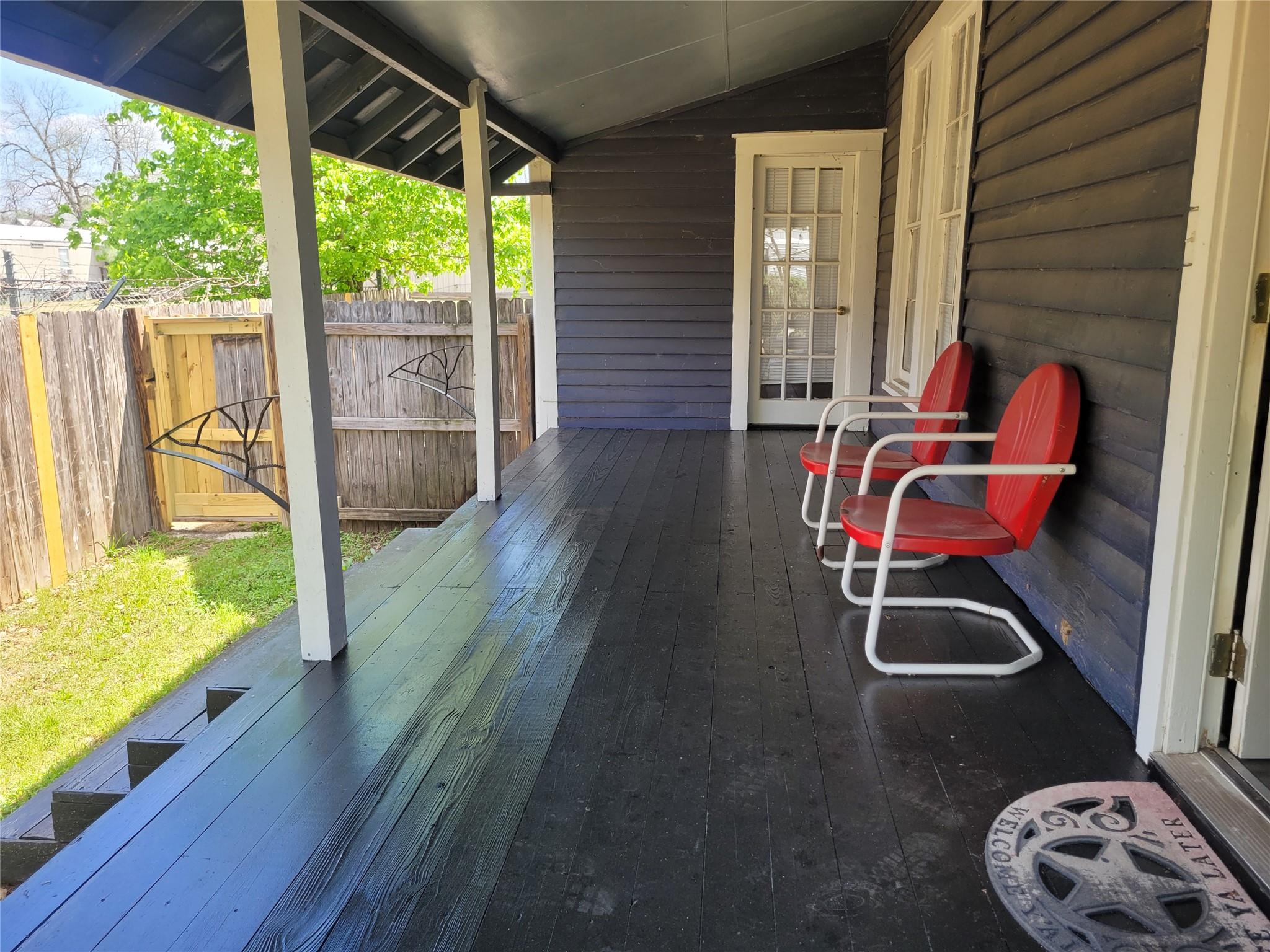403 Fawcett St, Smithville, TX 78957