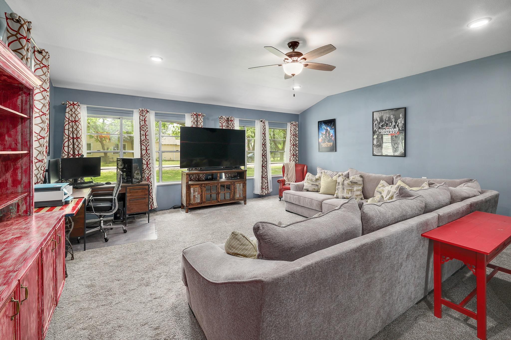 302 Vernon St, Thrall, TX 76578