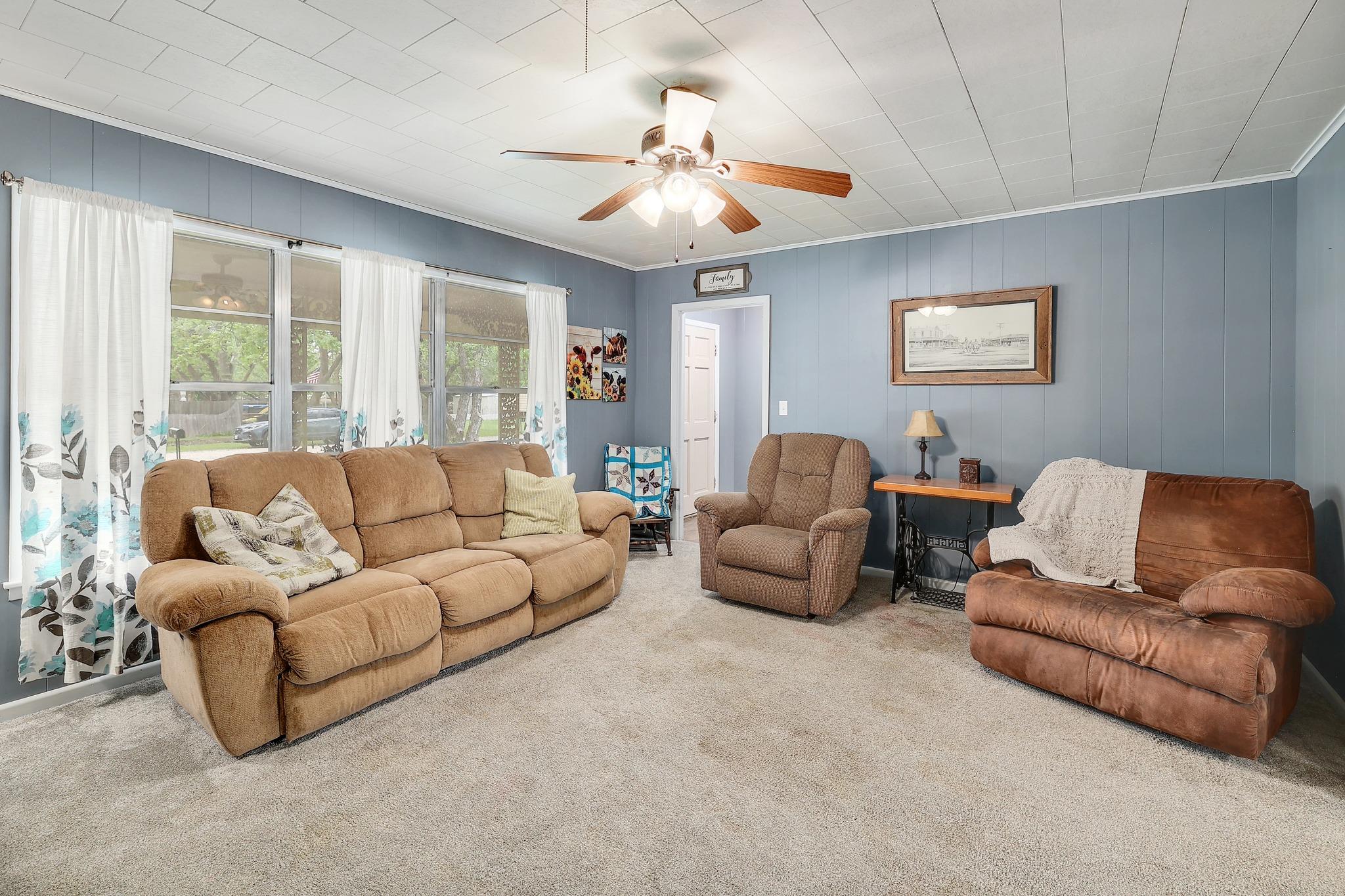 302 Vernon St, Thrall, TX 76578