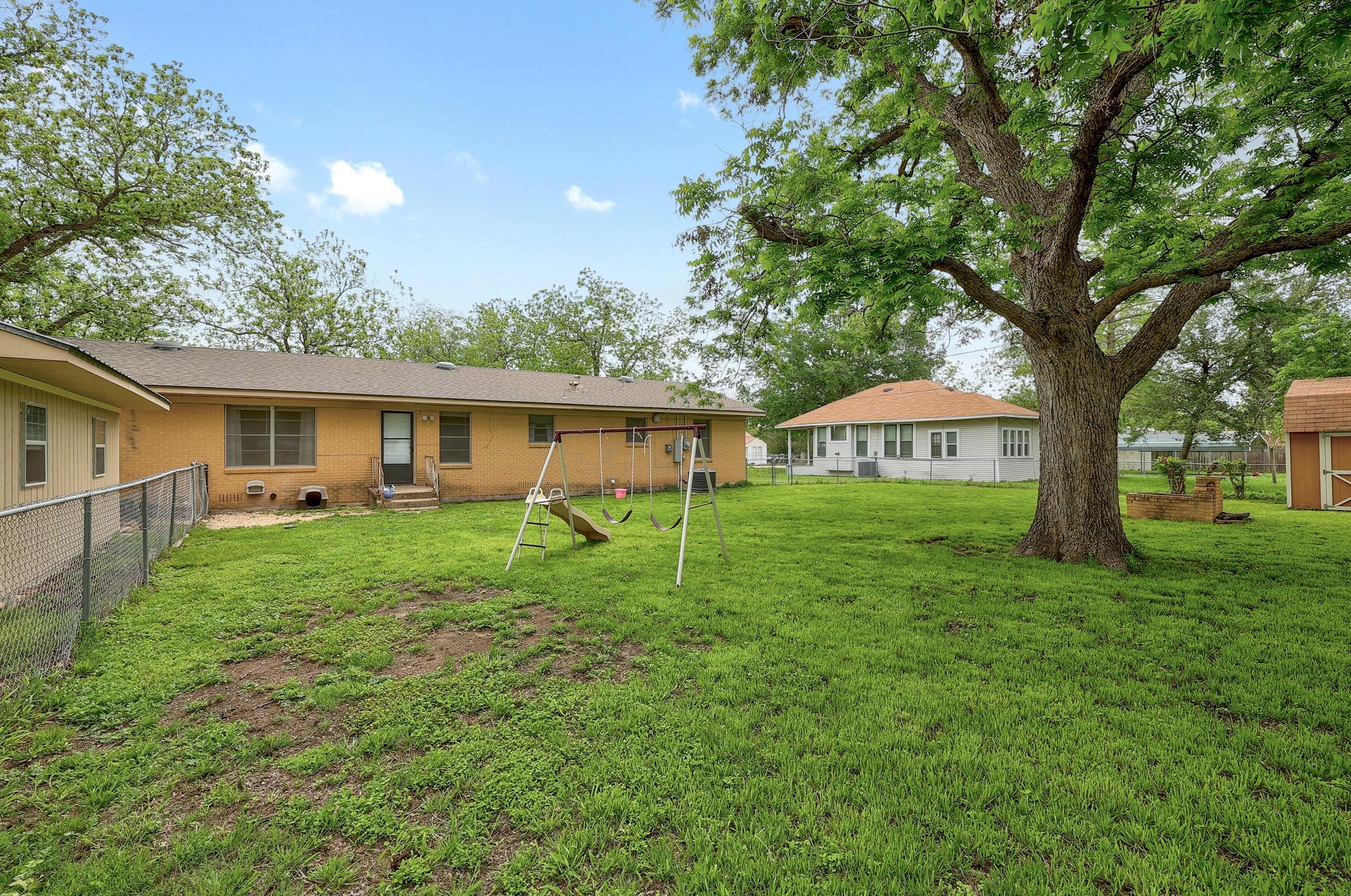 302 Vernon St, Thrall, TX 76578
