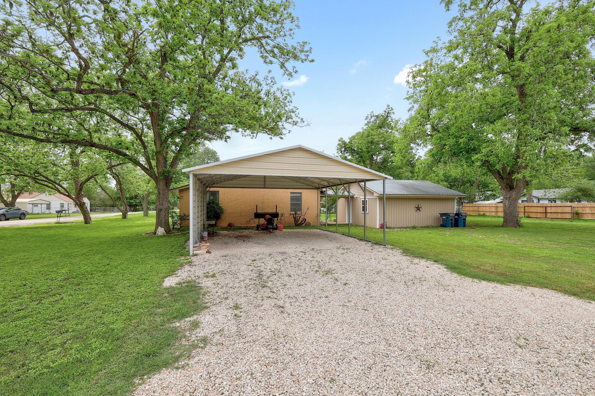 302 Vernon St, Thrall, TX 76578