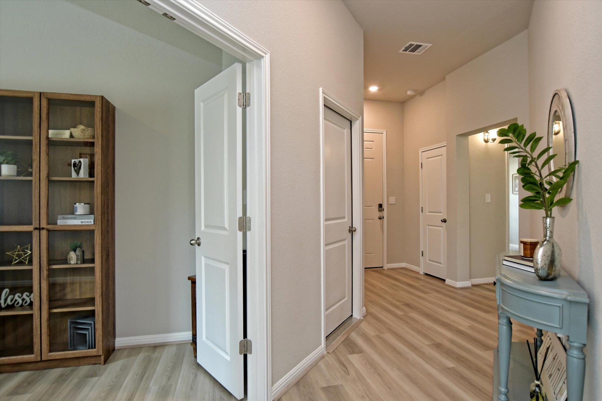 608 Carol Dr, Hutto, TX 78634