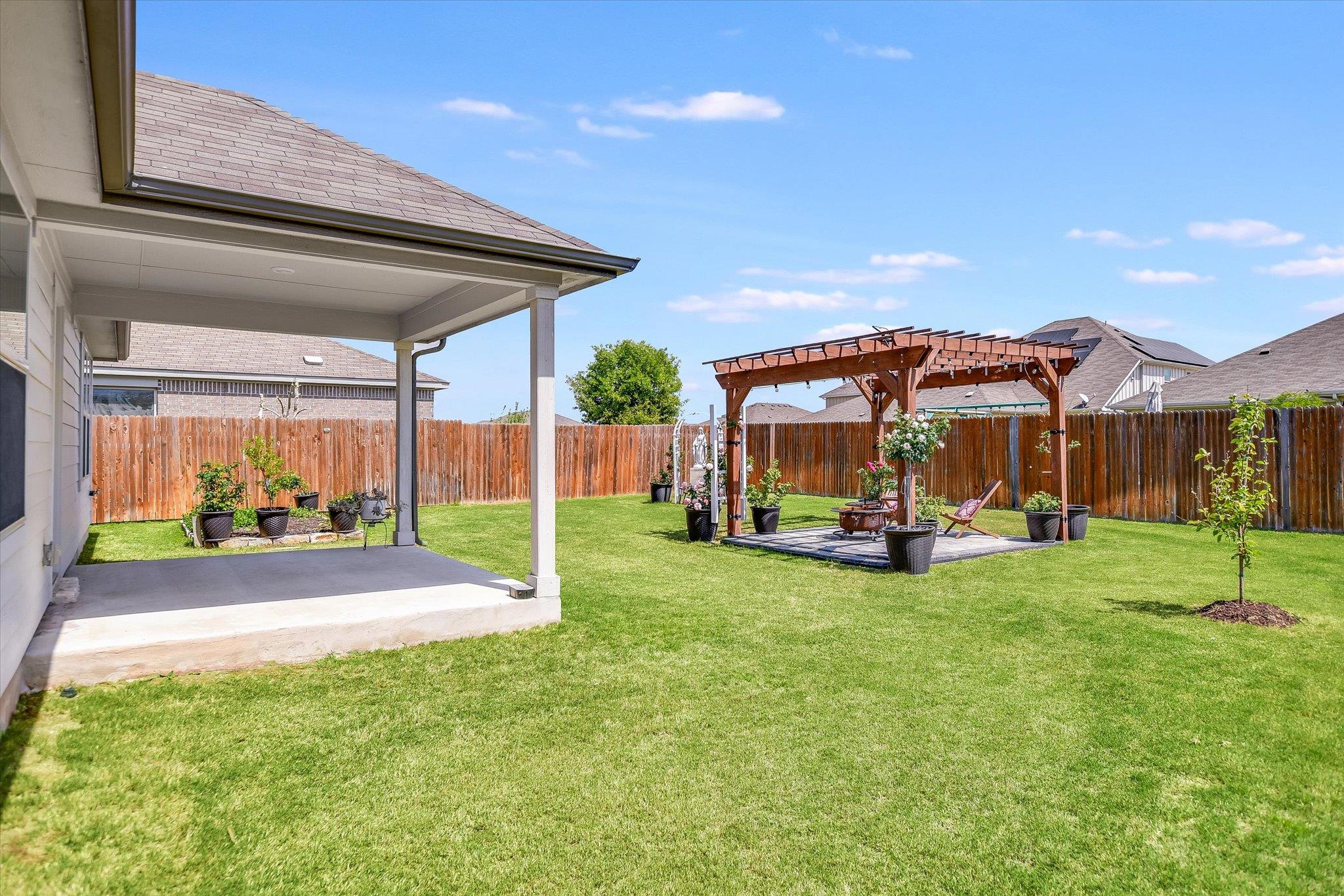 608 Carol Dr, Hutto, TX 78634