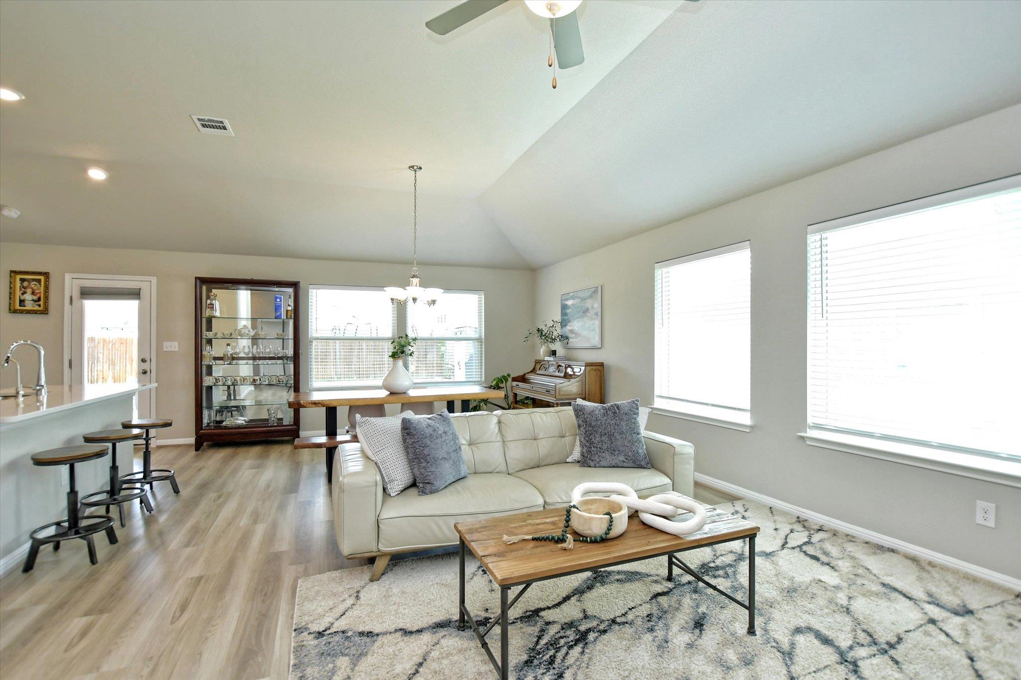 608 Carol Dr, Hutto, TX 78634