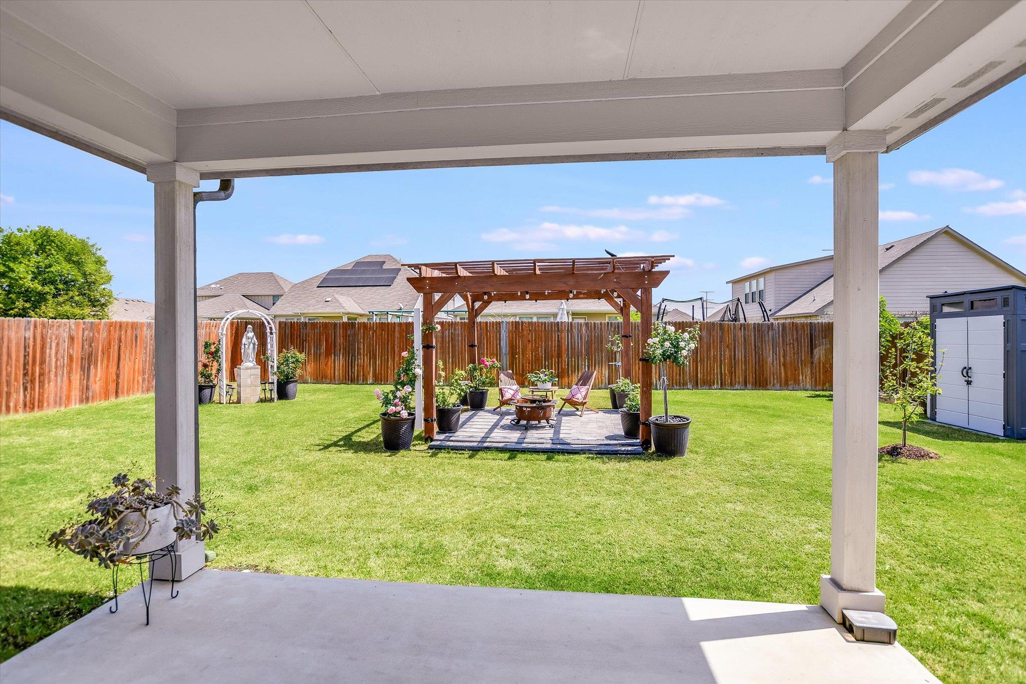 608 Carol Dr, Hutto, TX 78634