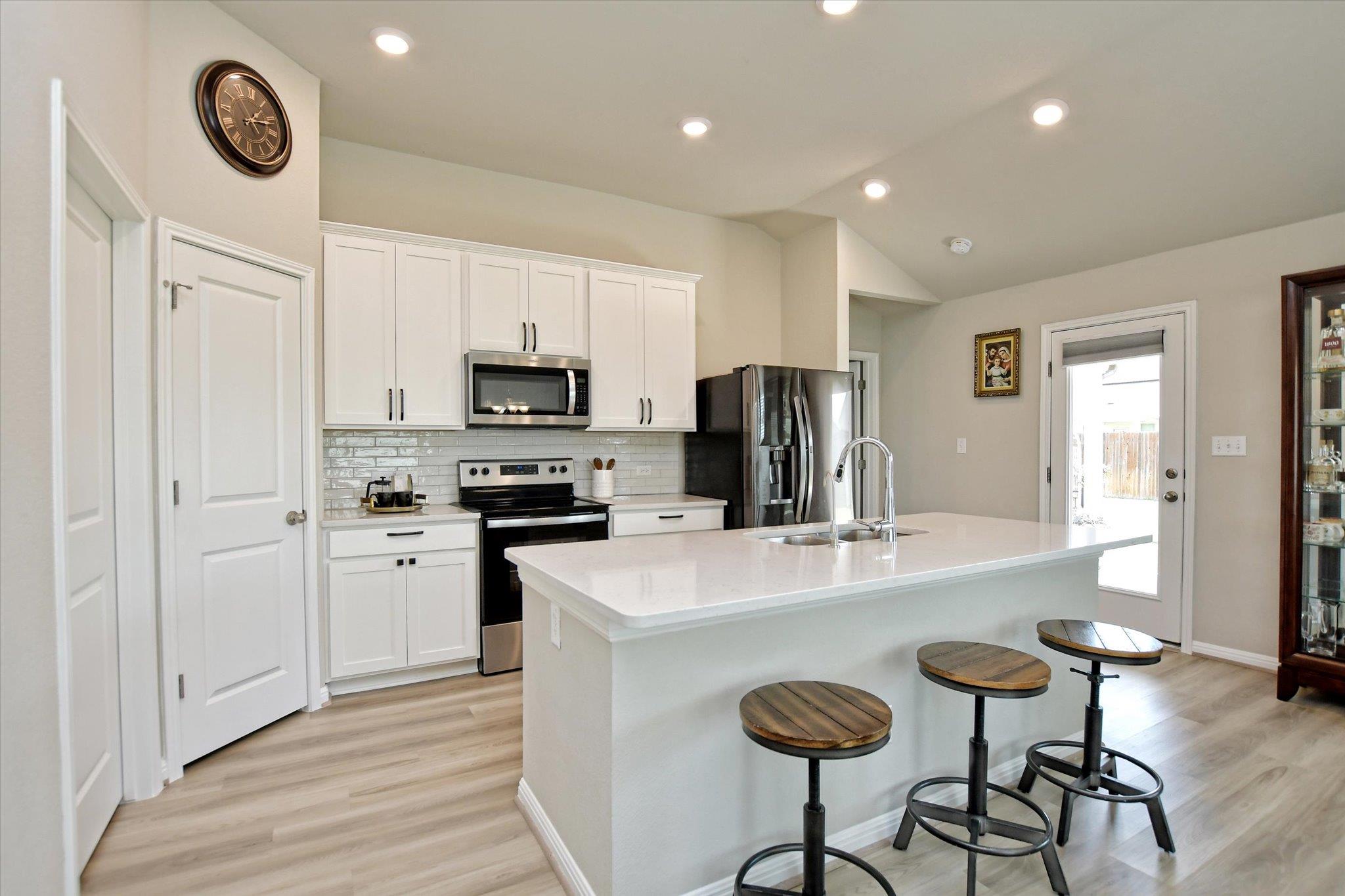 608 Carol Dr, Hutto, TX 78634