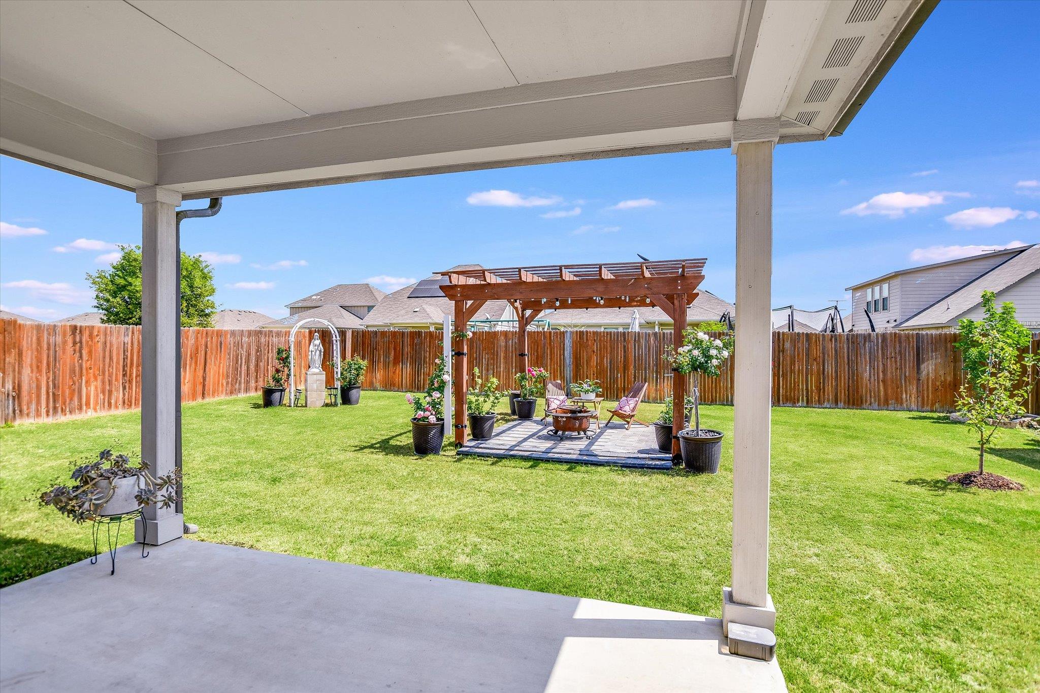 608 Carol Dr, Hutto, TX 78634