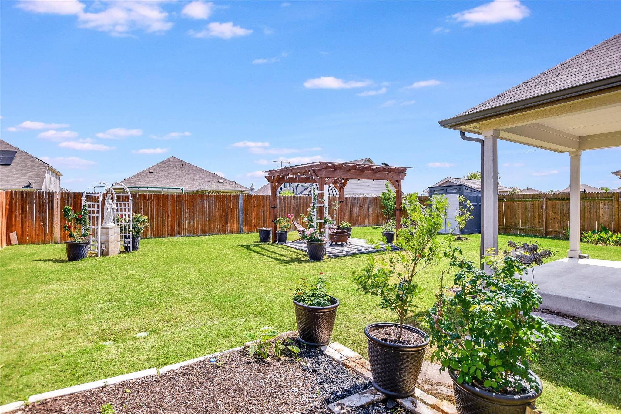 608 Carol Dr, Hutto, TX 78634