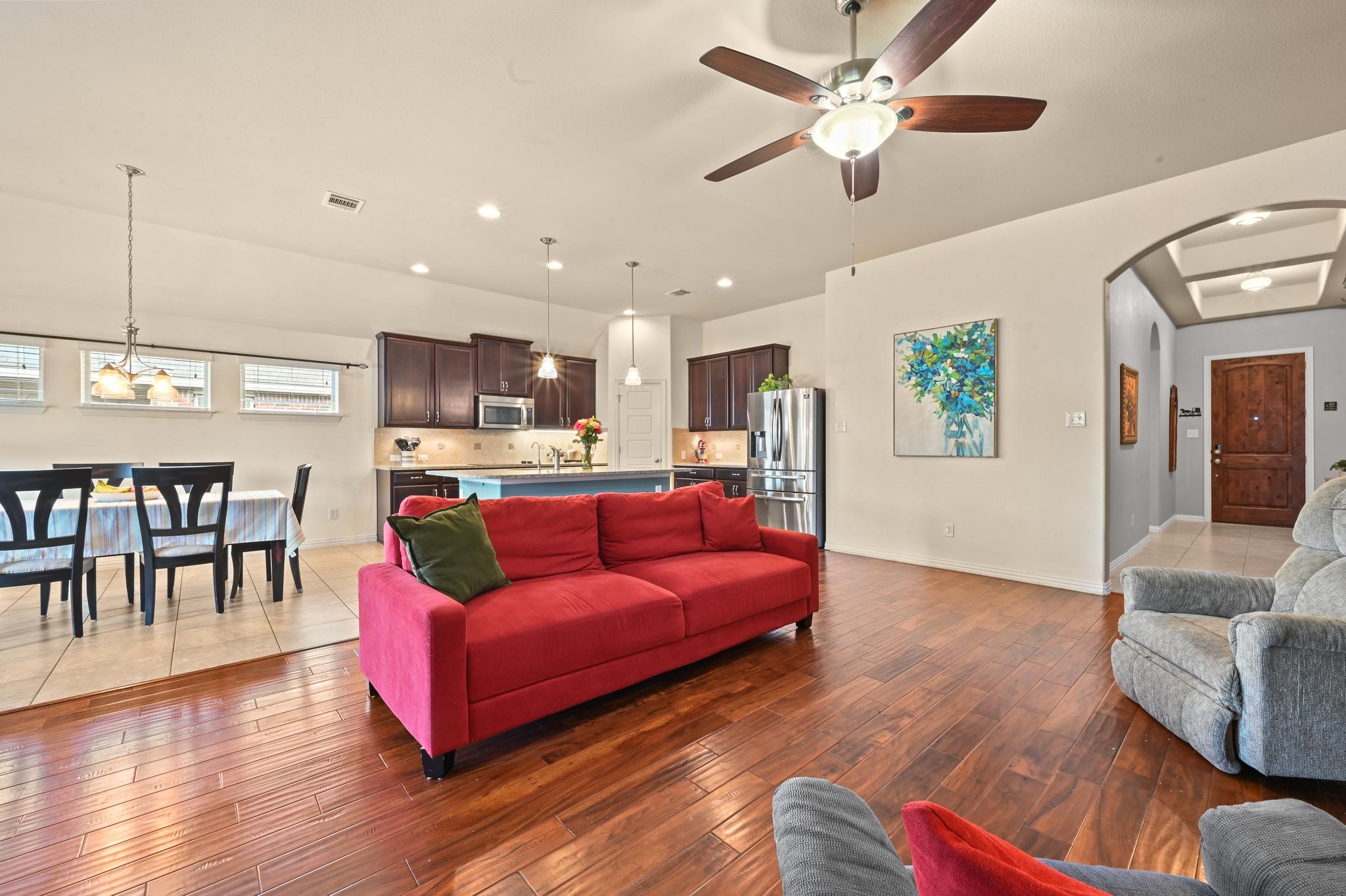 703 N Emory Cv, Hutto, TX 78634