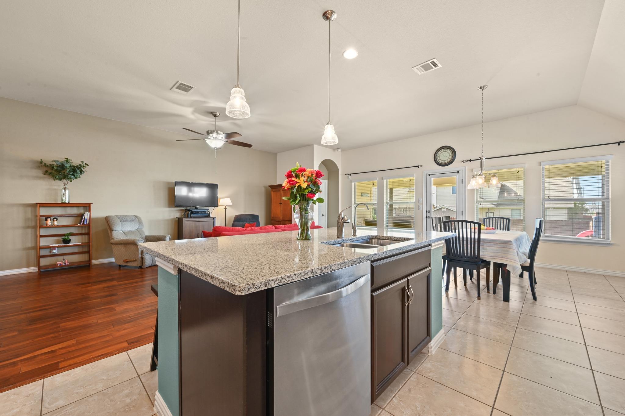 703 N Emory Cv, Hutto, TX 78634