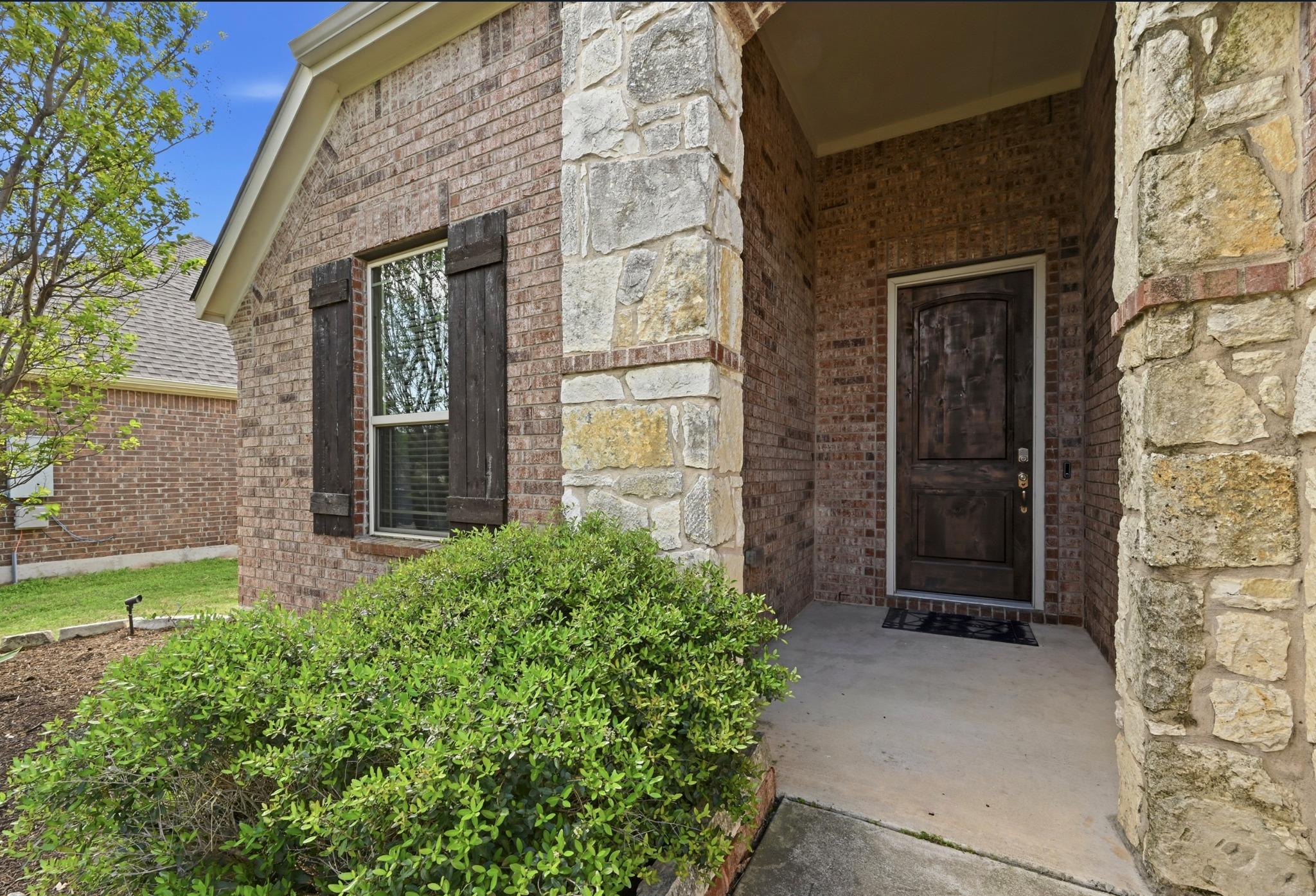 703 N Emory Cv, Hutto, TX 78634