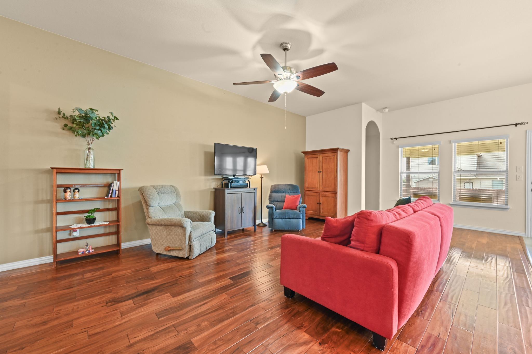 703 N Emory Cv, Hutto, TX 78634