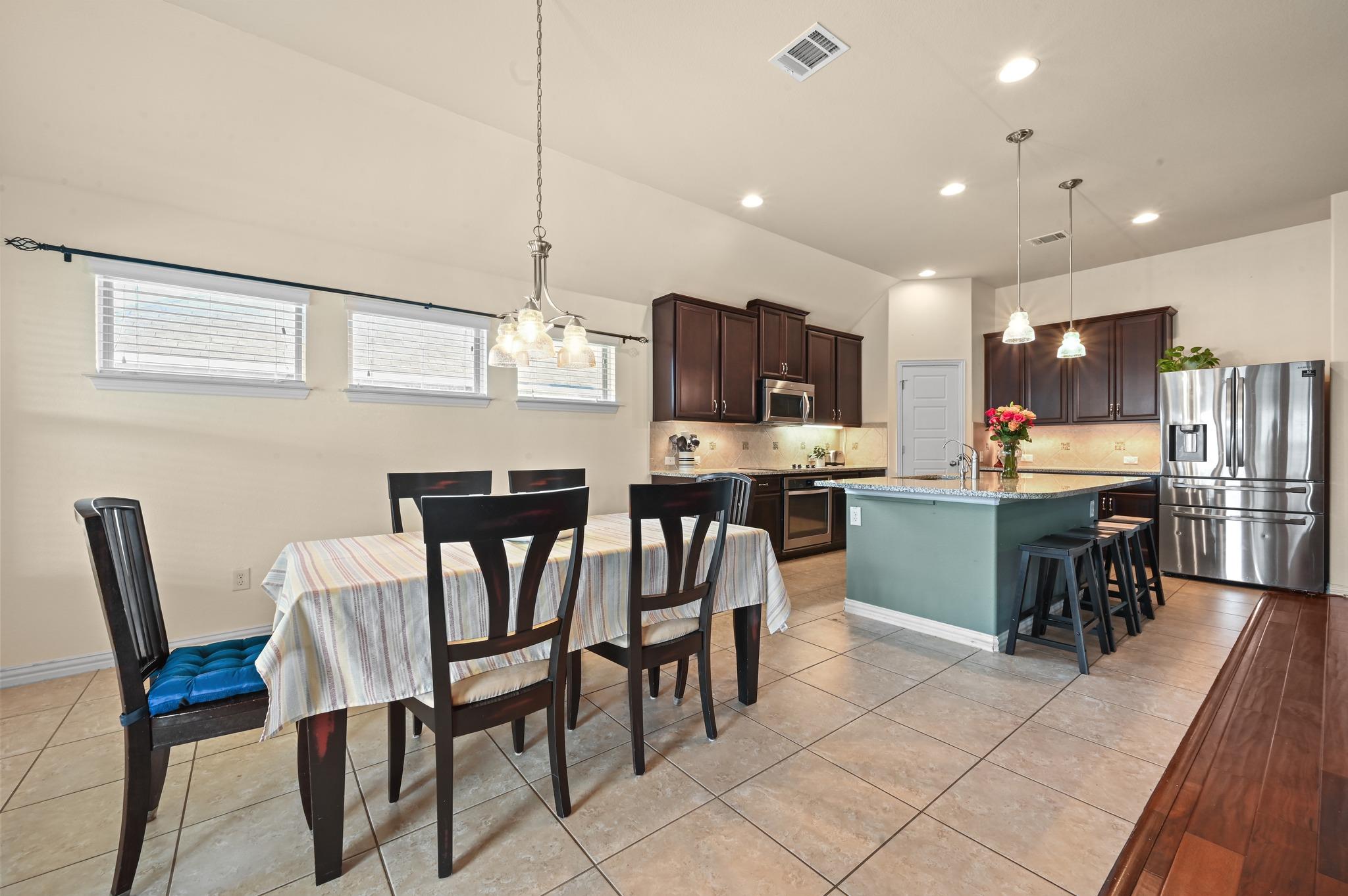 703 N Emory Cv, Hutto, TX 78634