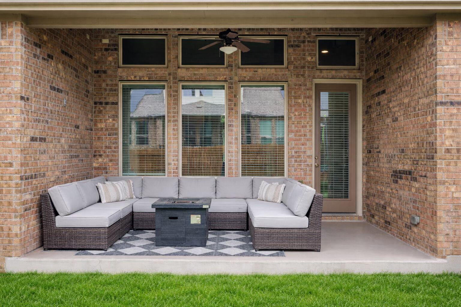 2421 Carretera Dr, Leander, TX 78641