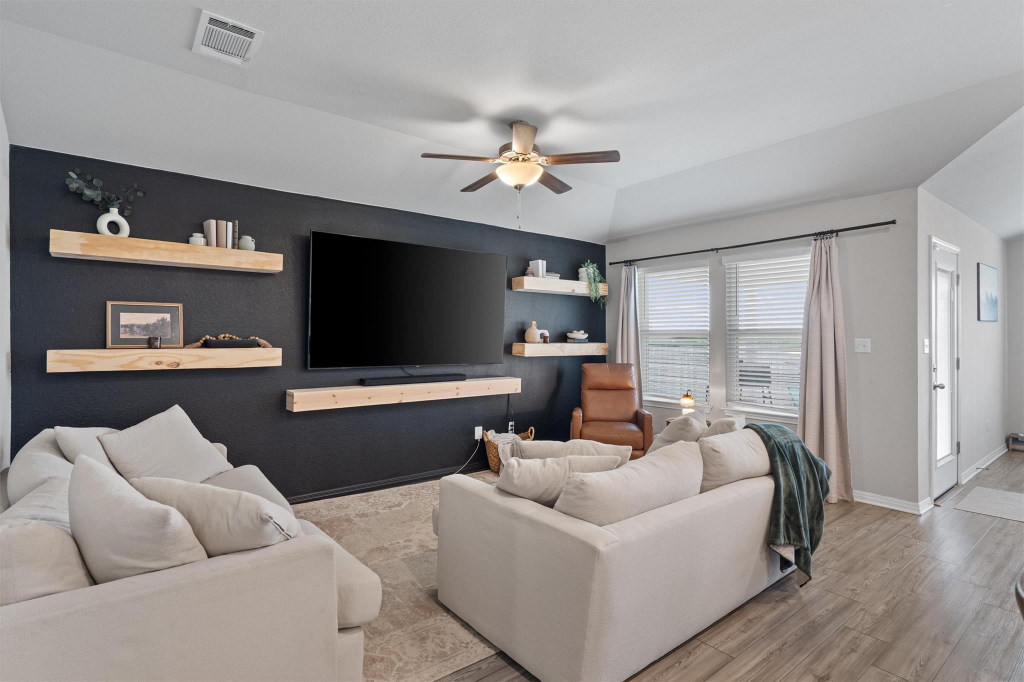 537 Loriner Way, Liberty Hill, TX 78642