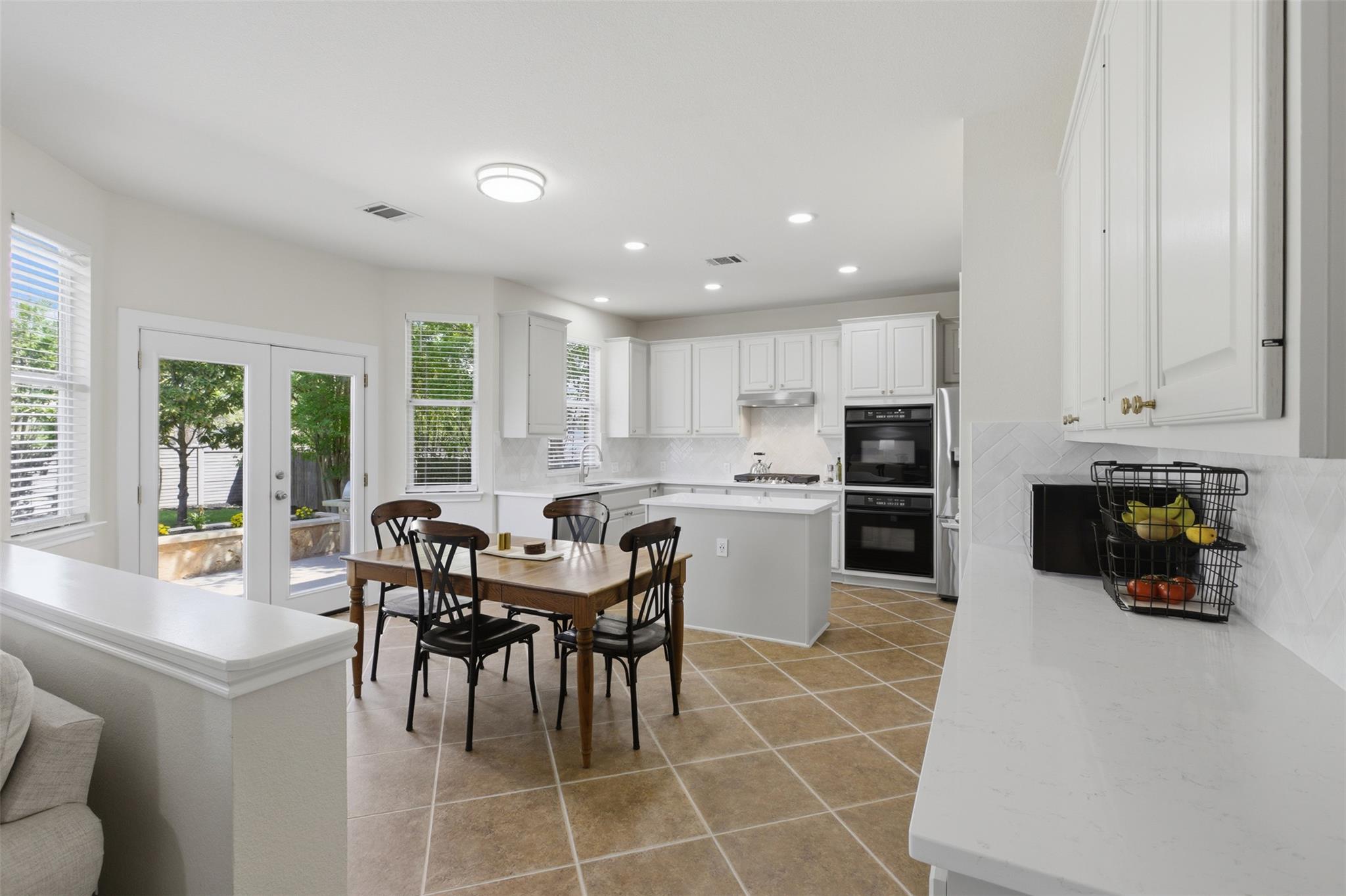 7112 Avignon Dr, Round Rock, TX 78681