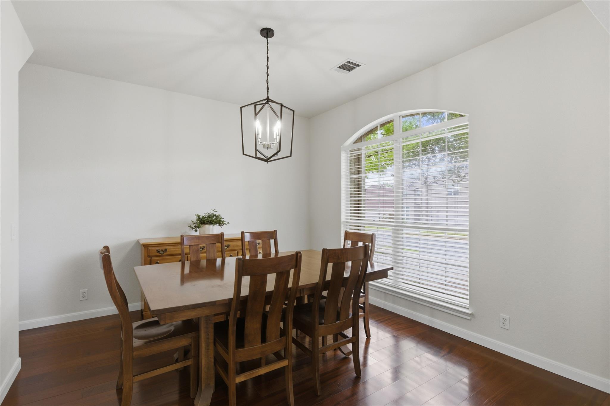 7112 Avignon Dr, Round Rock, TX 78681