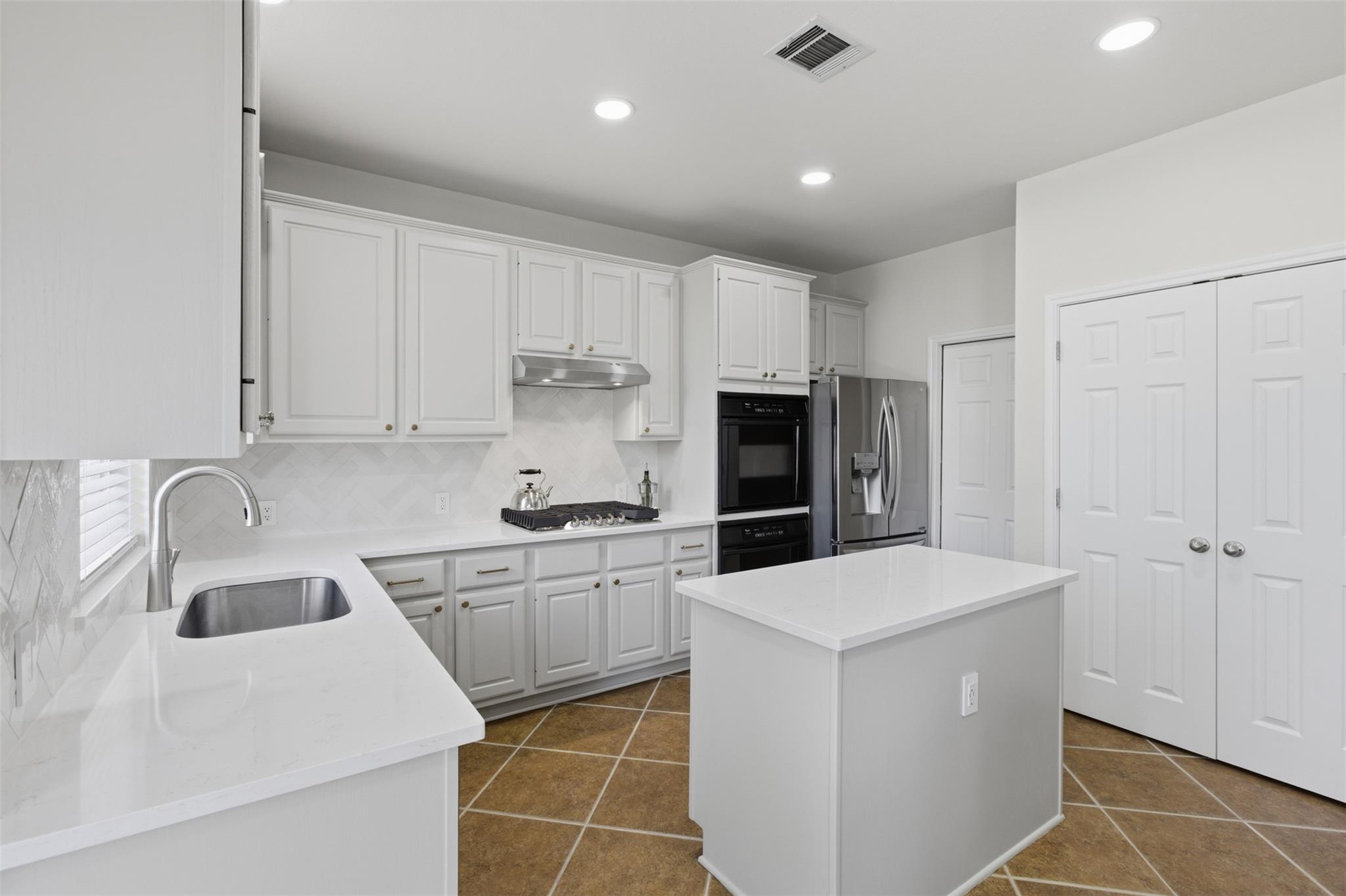 7112 Avignon Dr, Round Rock, TX 78681