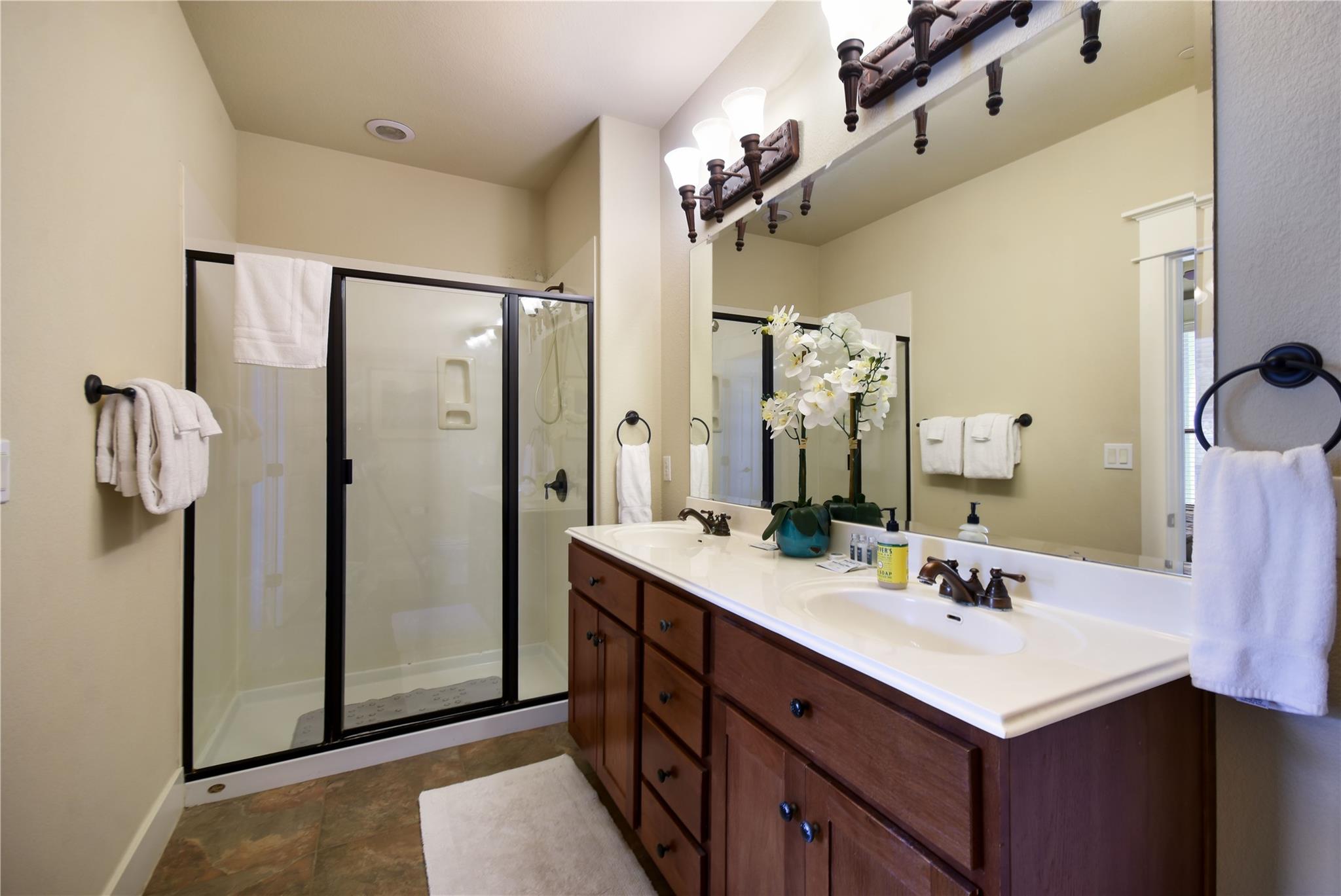 17800 Edgewood Way # 203, Jonestown, TX 78645