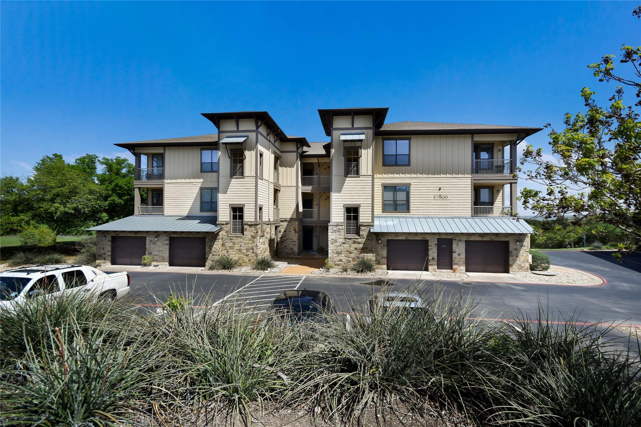 17800 Edgewood Way # 203, Jonestown, TX 78645