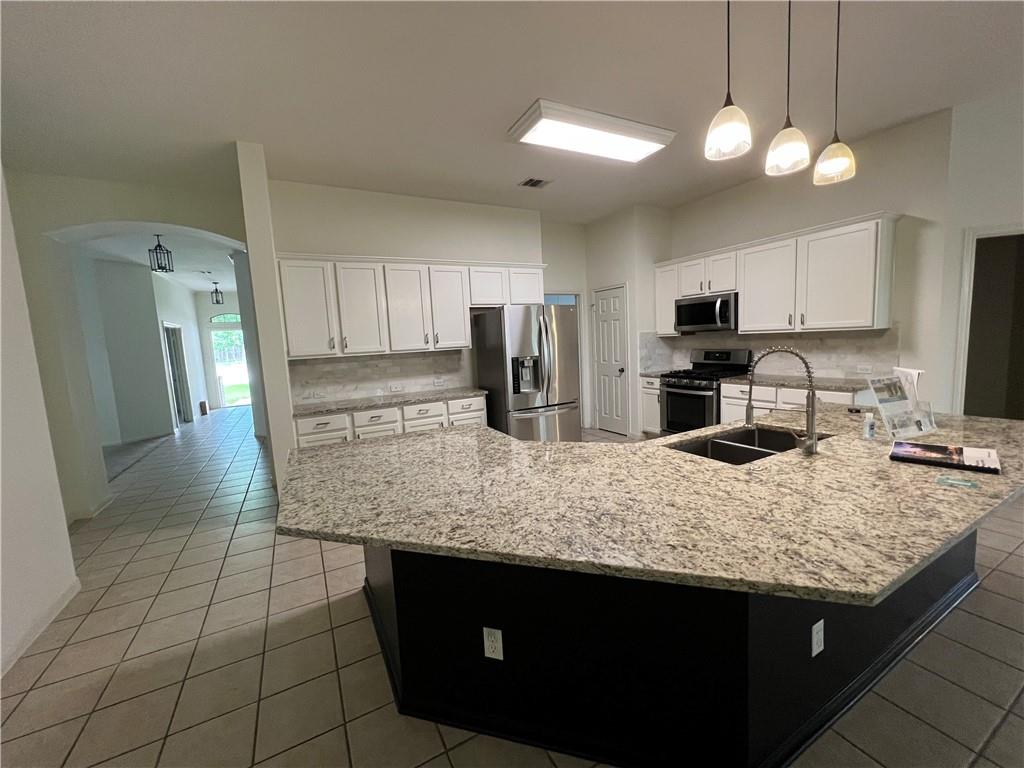 507 Red Hawk Dr, Leander, TX 78641