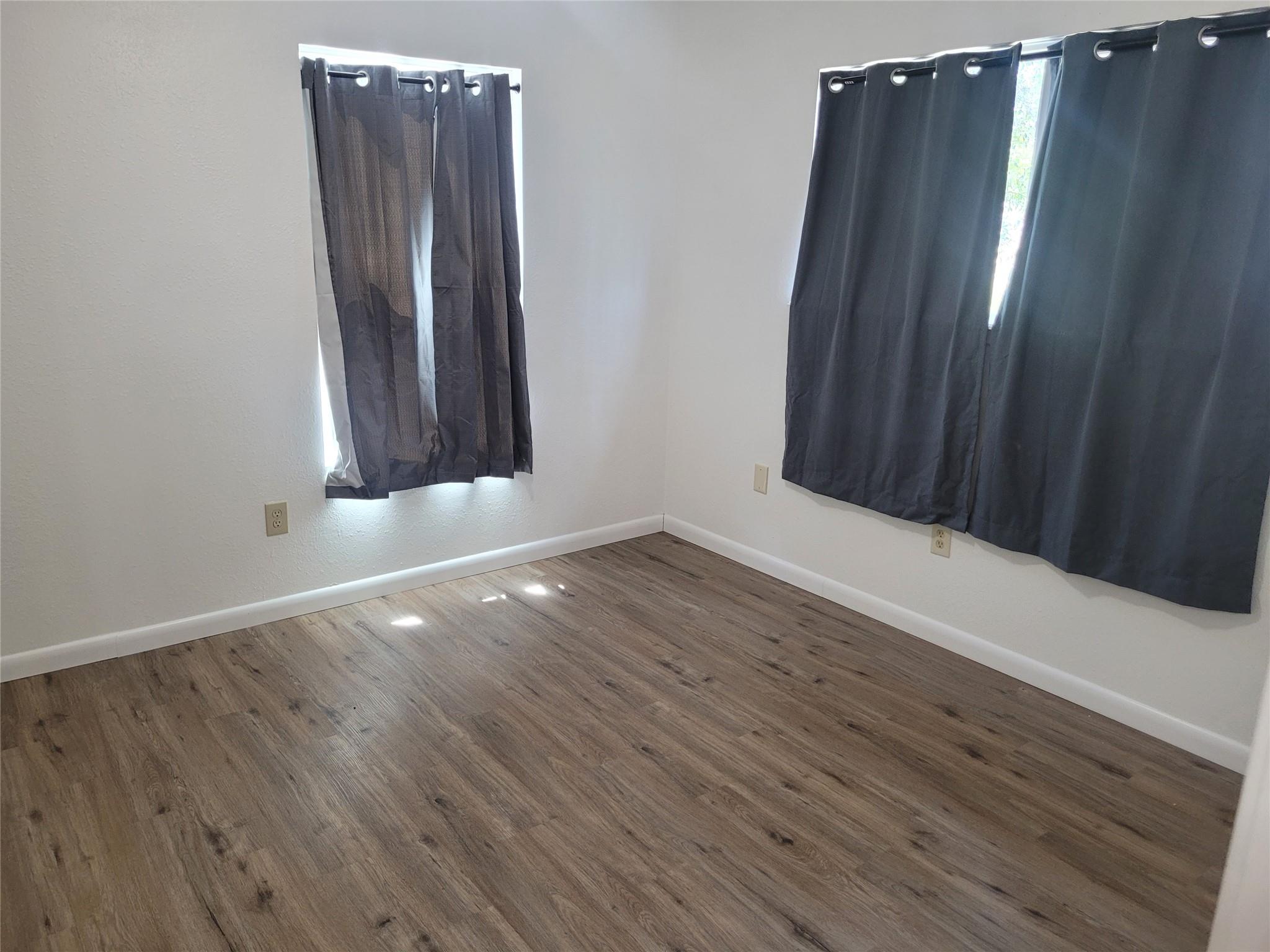 205 2nd Ave # 2, Smithville, TX 78957