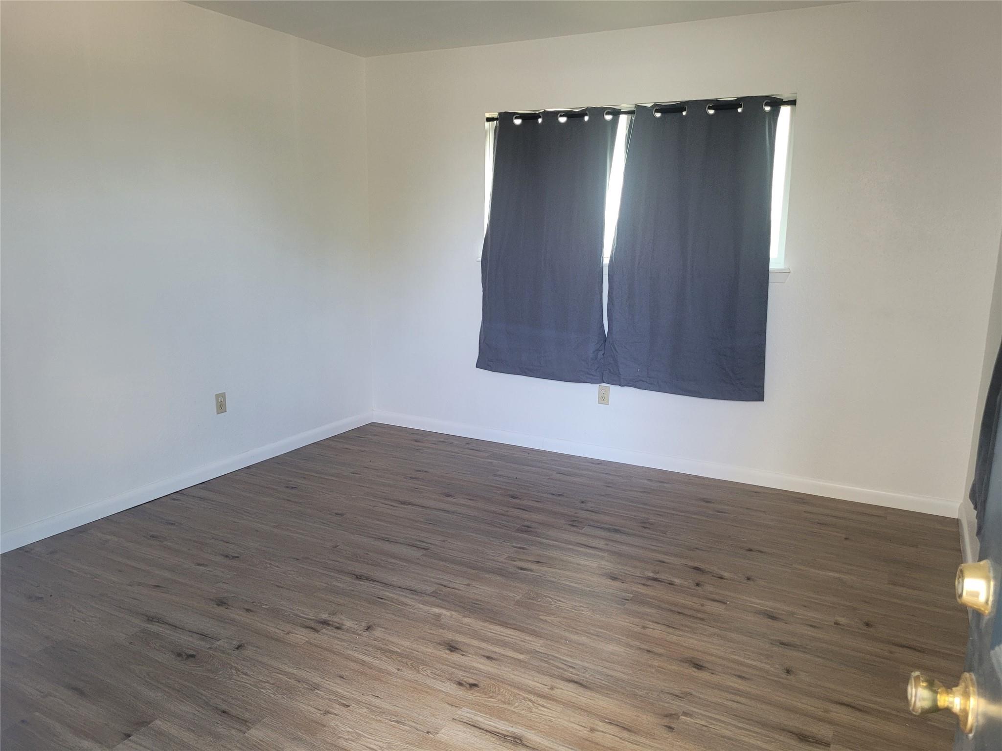 205 2nd Ave # 2, Smithville, TX 78957