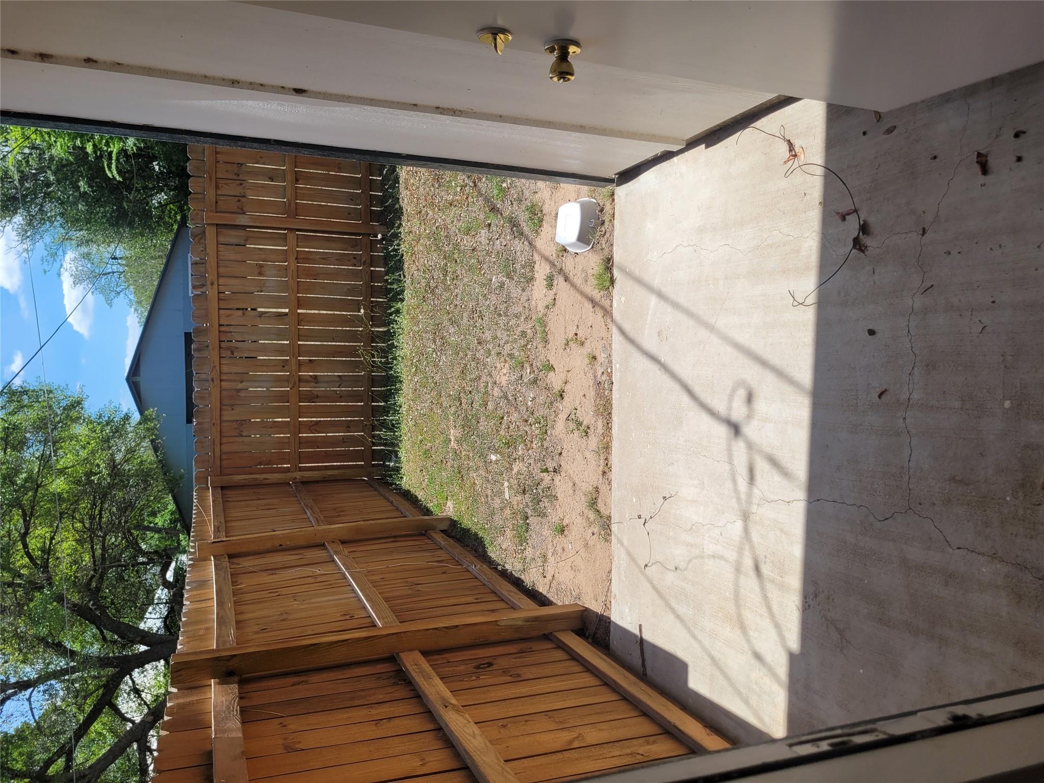 205 2nd Ave # 2, Smithville, TX 78957