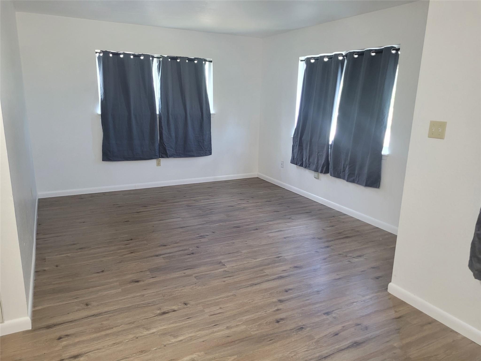 205 2nd Ave # 2, Smithville, TX 78957