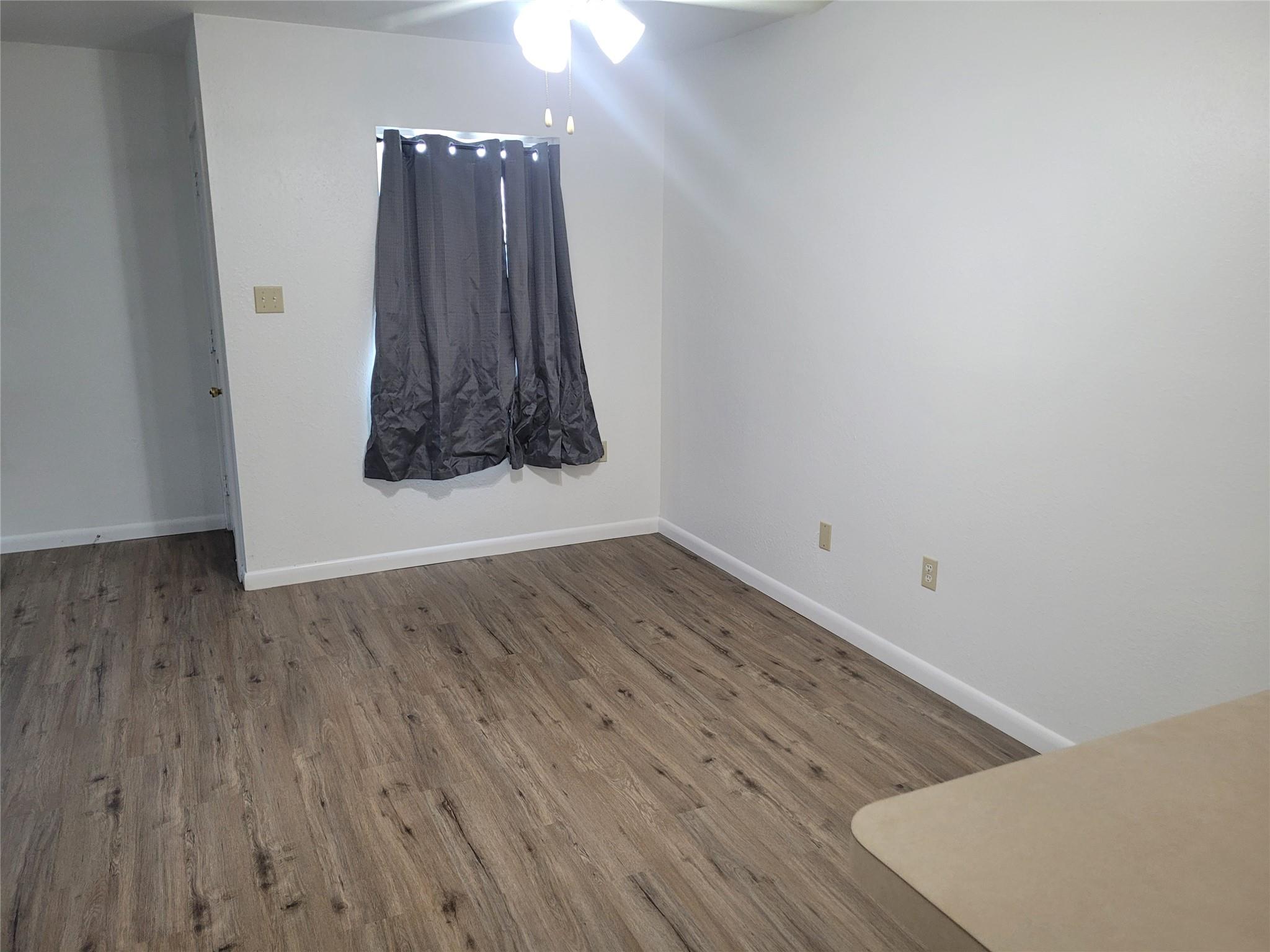 205 2nd Ave # 2, Smithville, TX 78957