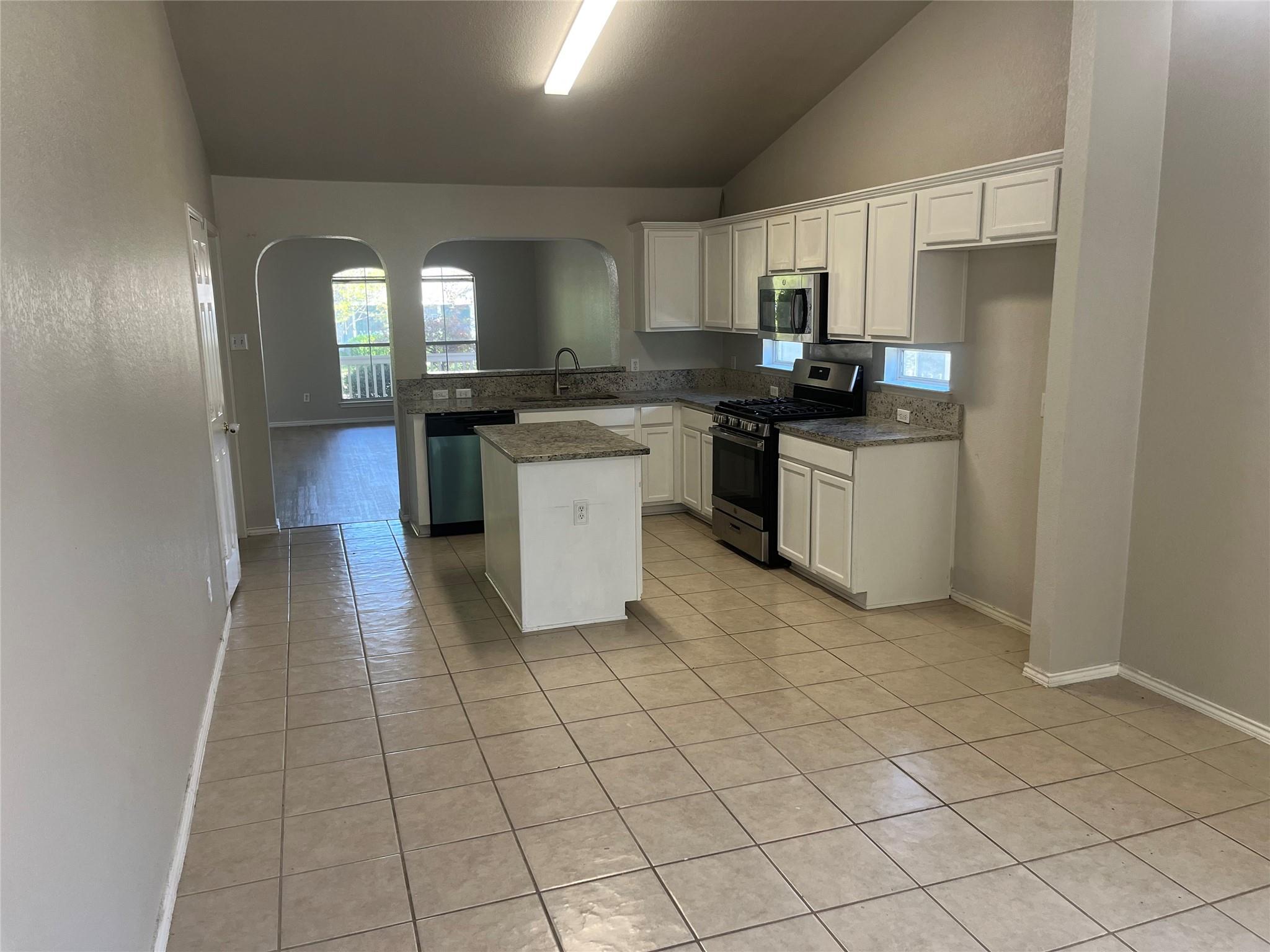 713 Hogan Dr, Kyle, TX 78640