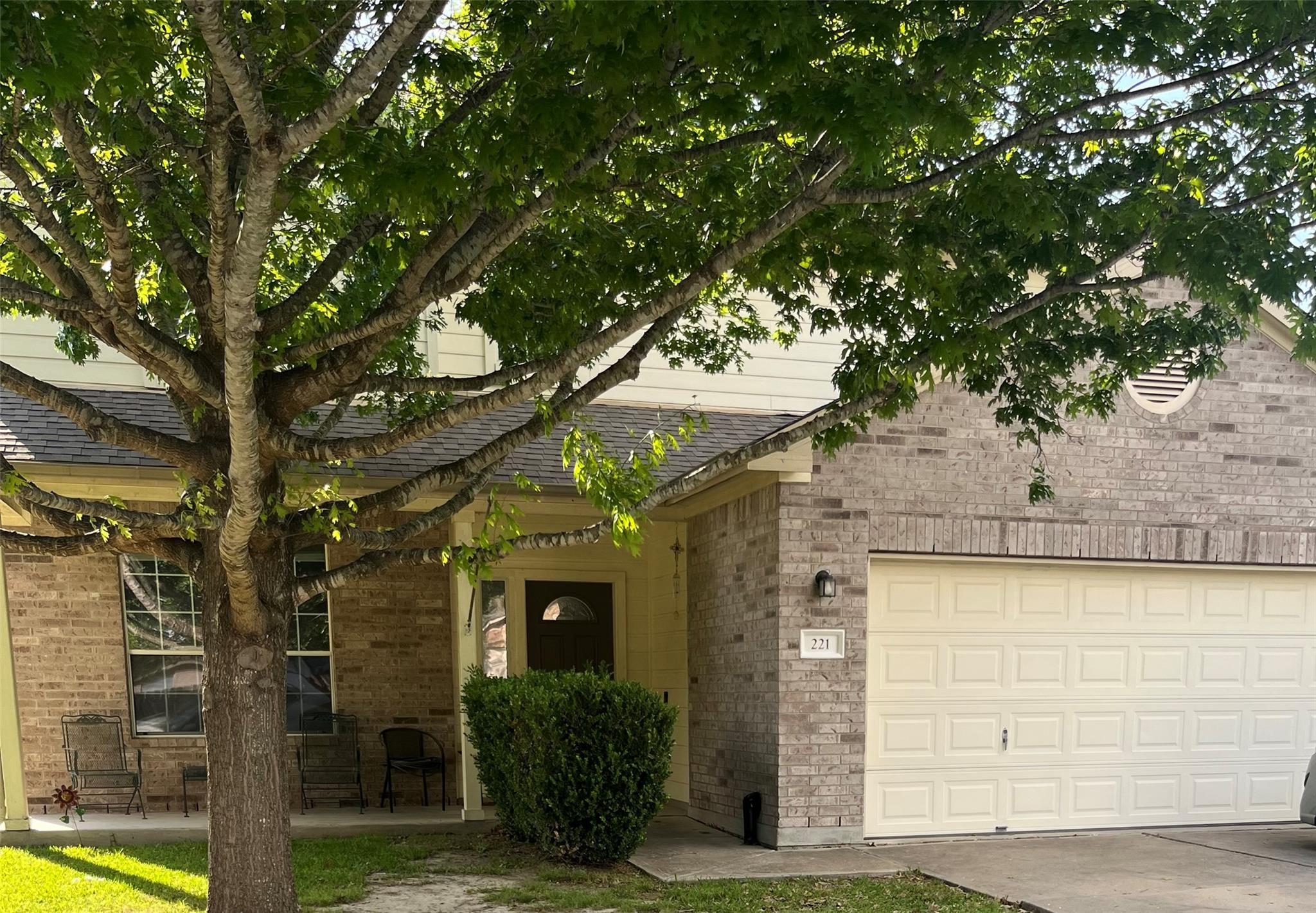 221 Gainer Dr, Hutto, TX 78634