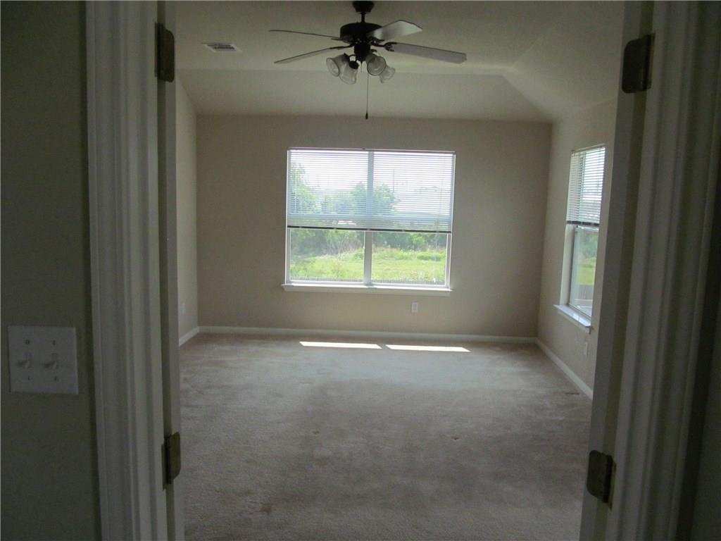 221 Gainer Dr, Hutto, TX 78634