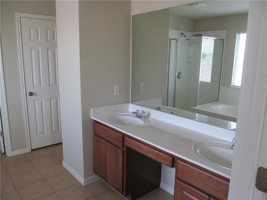 221 Gainer Dr, Hutto, TX 78634