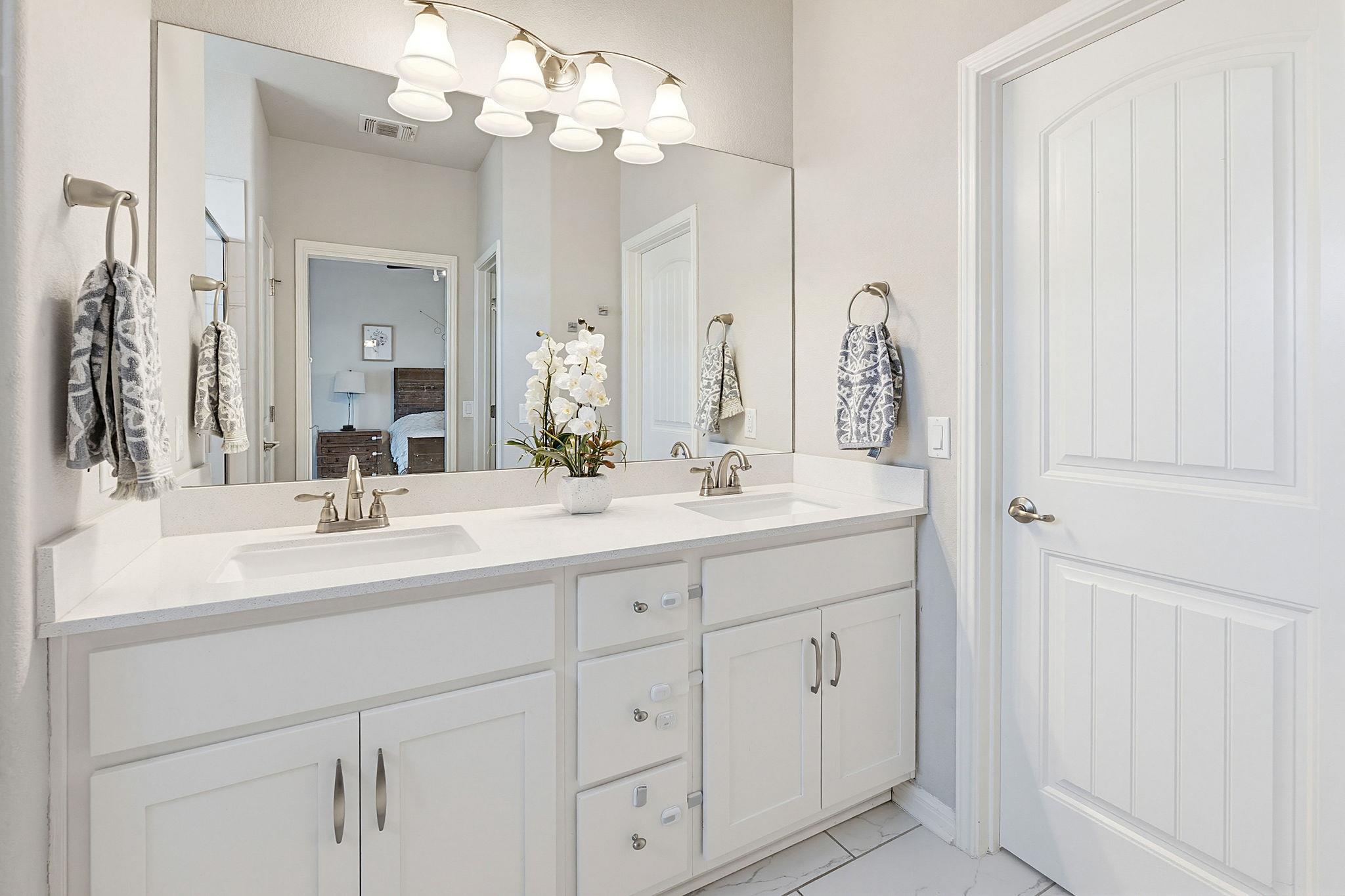 5820 Baythorne Dr, Austin, TX 78747