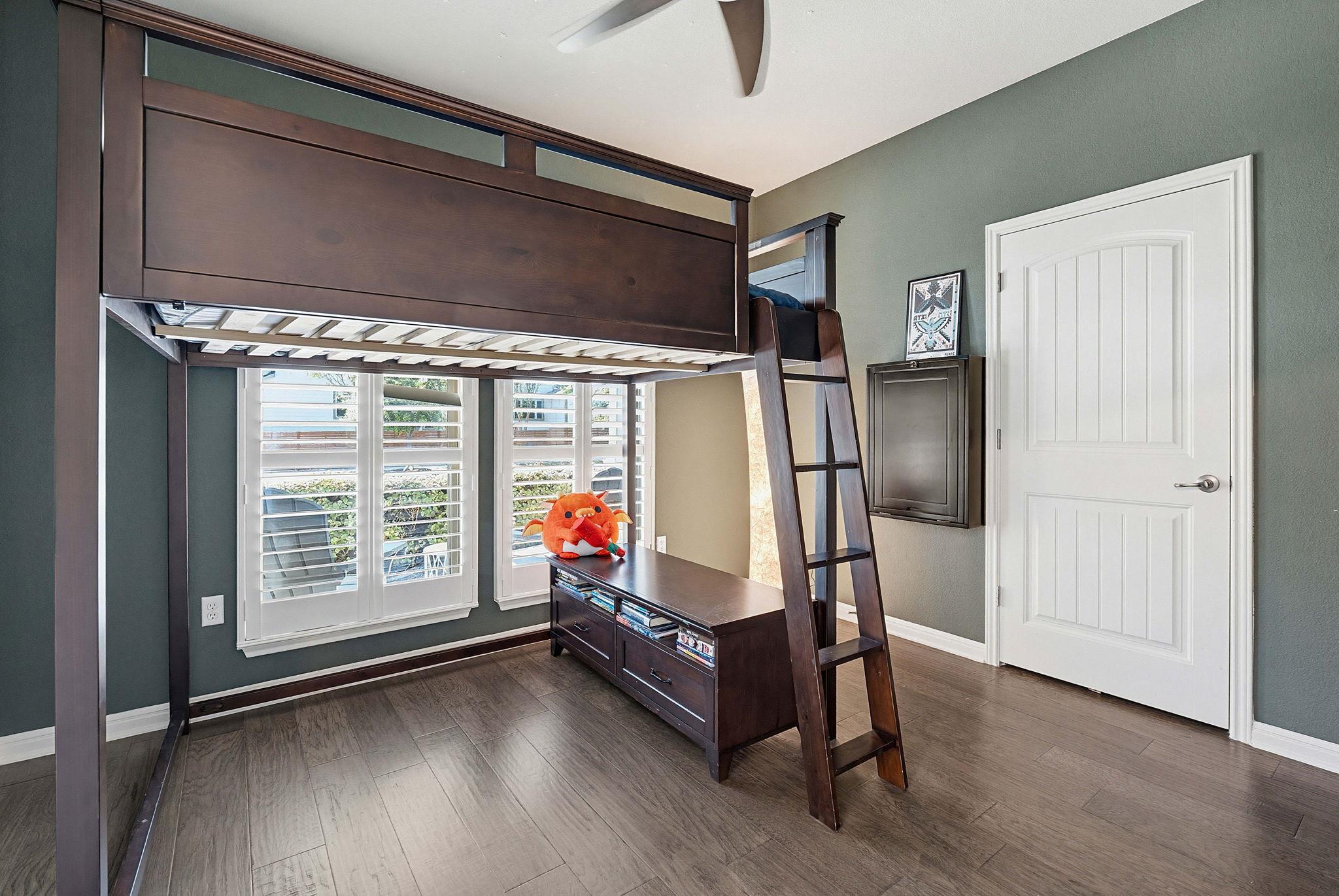 5820 Baythorne Dr, Austin, TX 78747