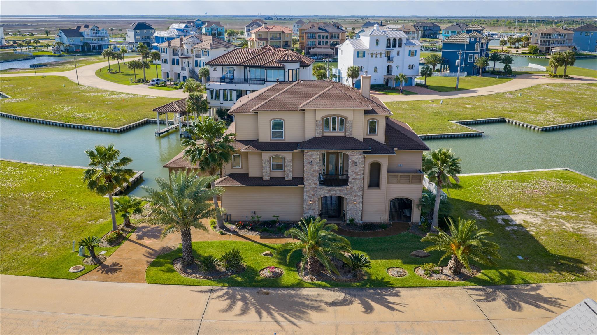 8 Loggerhead, Hitchcock, TX 77563