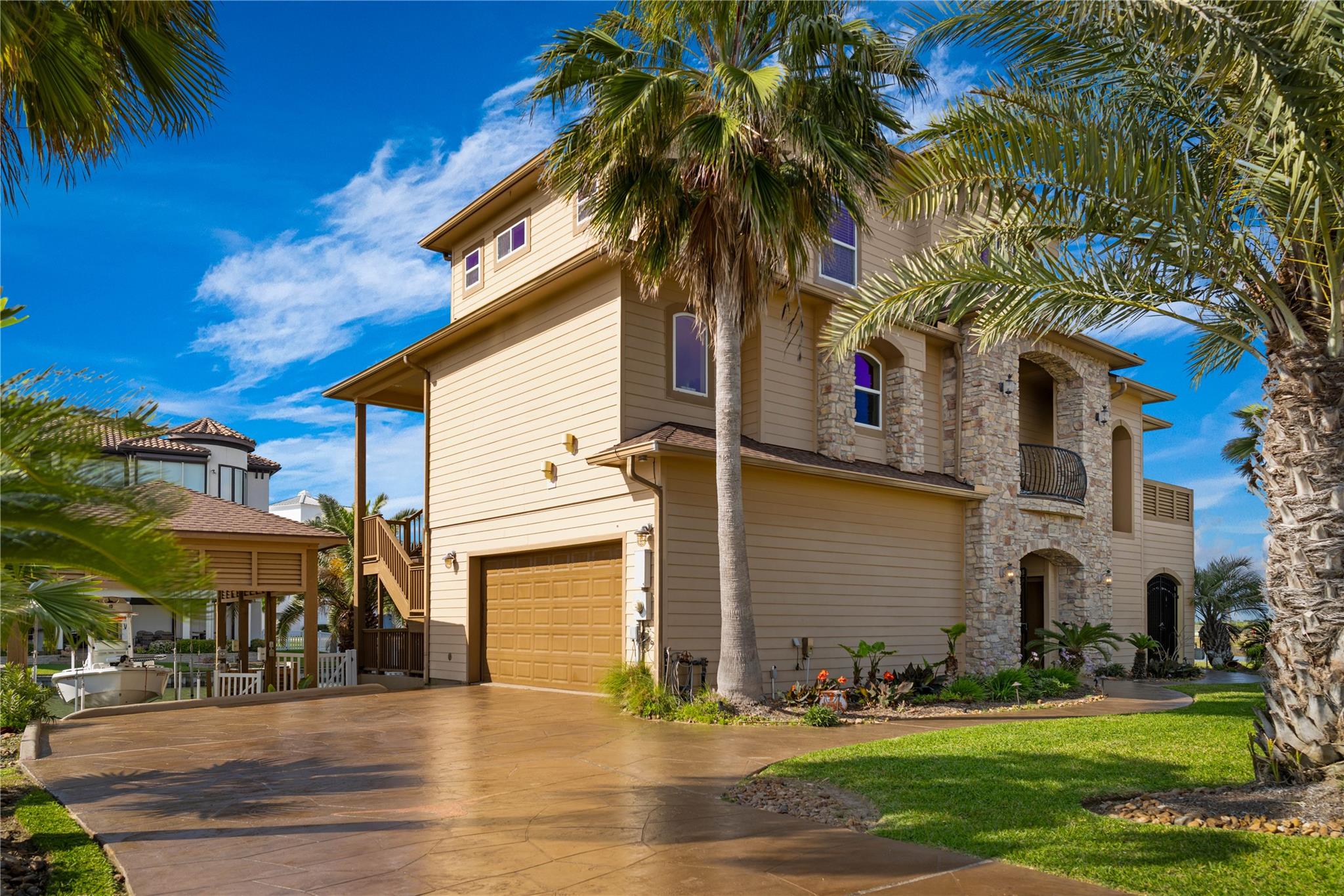 8 Loggerhead, Hitchcock, TX 77563