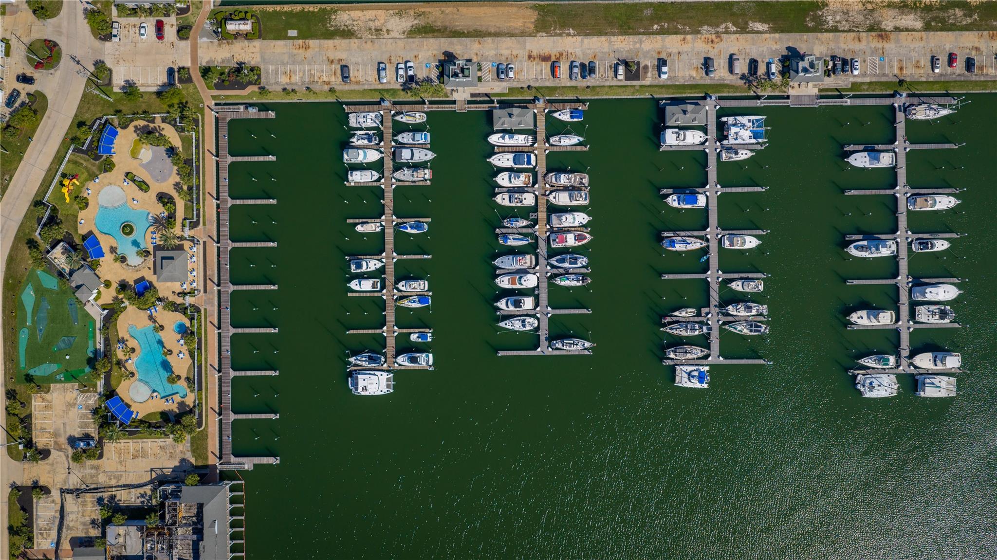 8 Loggerhead, Hitchcock, TX 77563